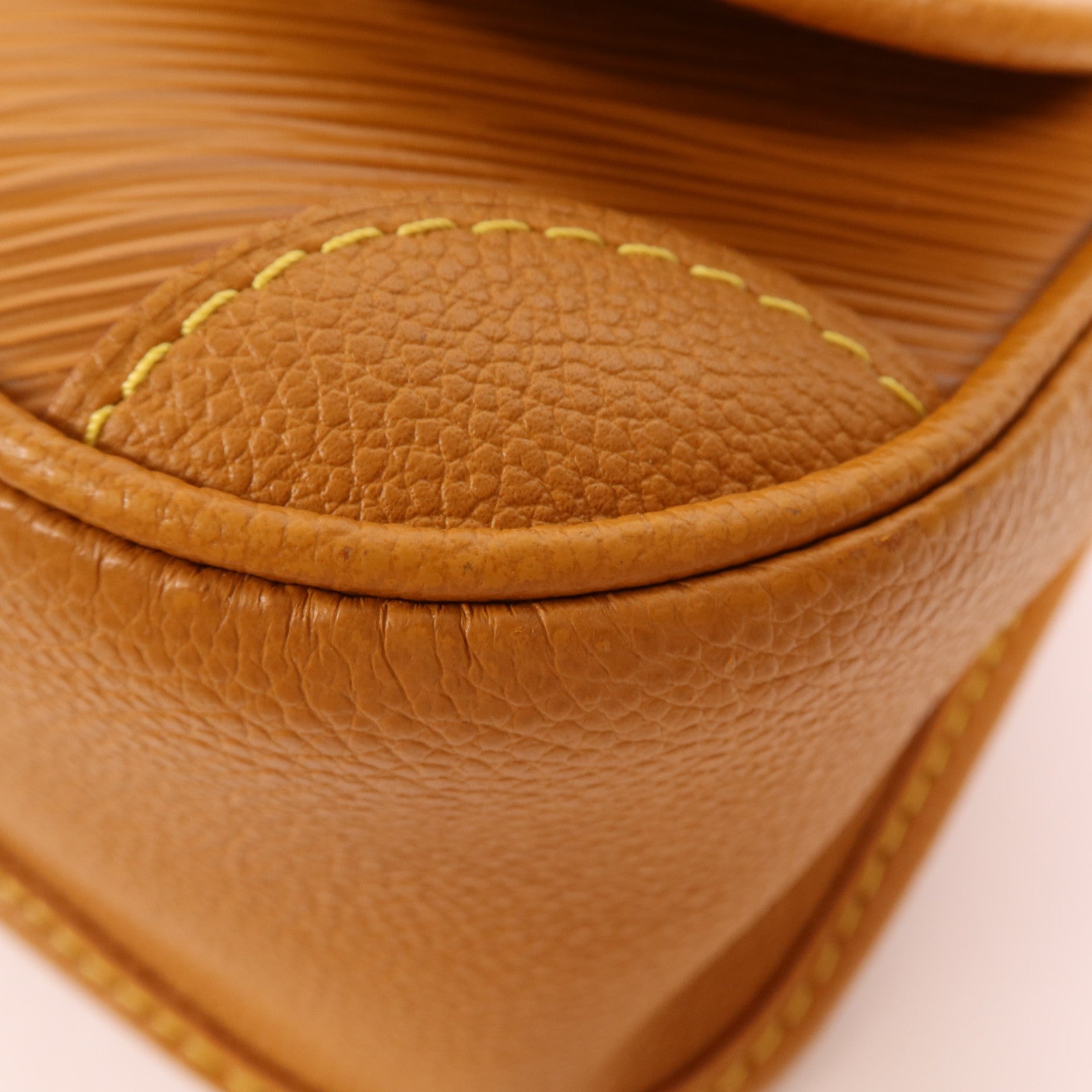 LOUIS VUITTON Epi Buci銀扣肩背袋