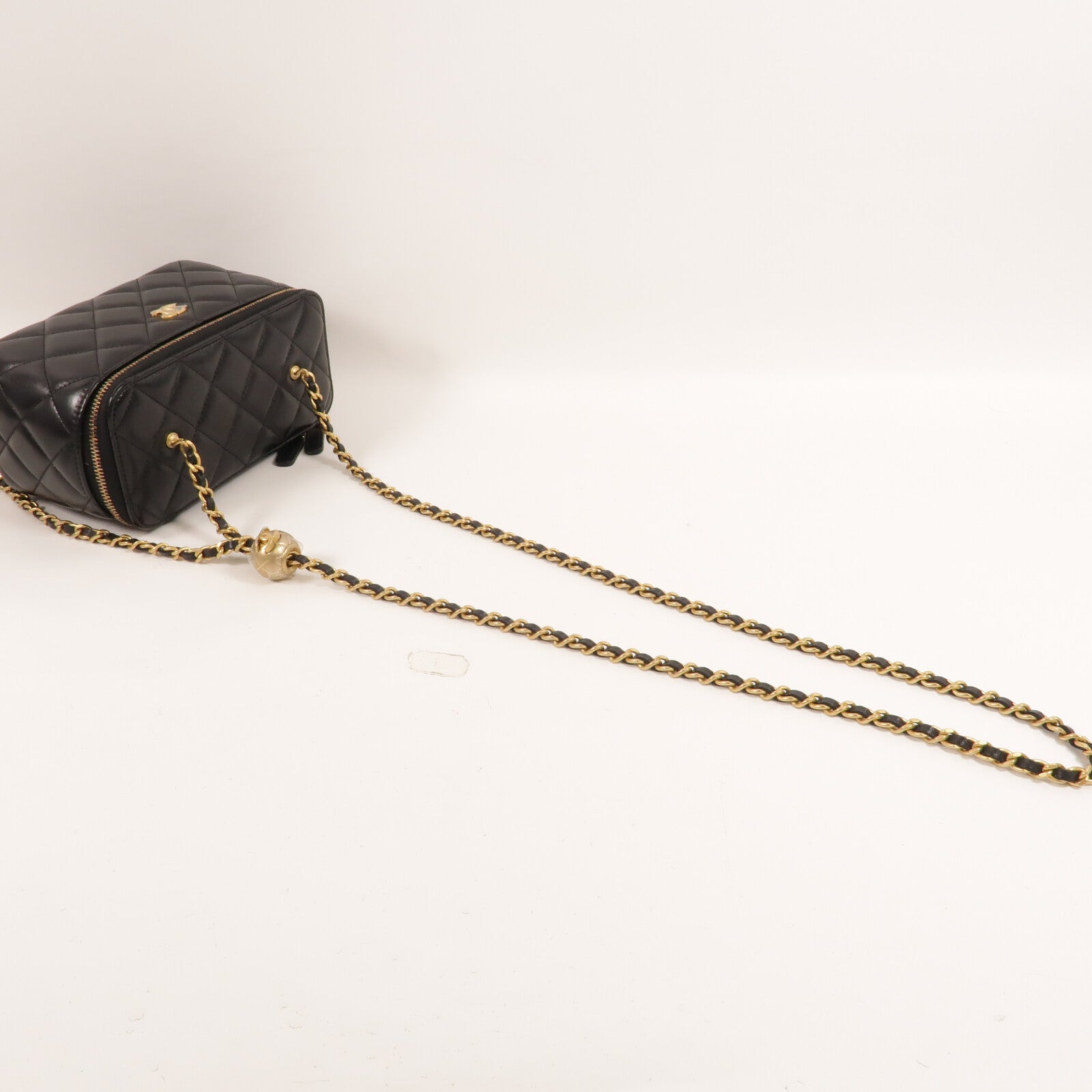 CHANEL 羊皮皮革Vanity Case Gold Ball鏈帶肩背袋