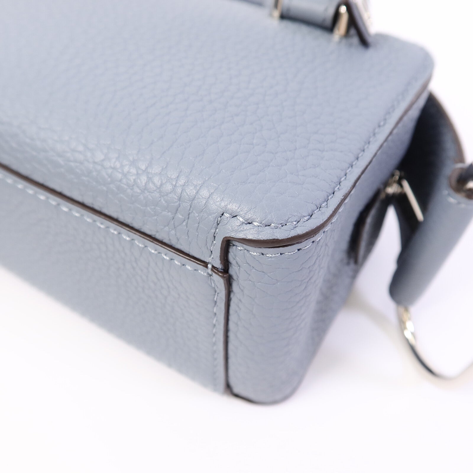 Delvaux Taurillon Soft Cool Box Nano手挽肩背兩用袋