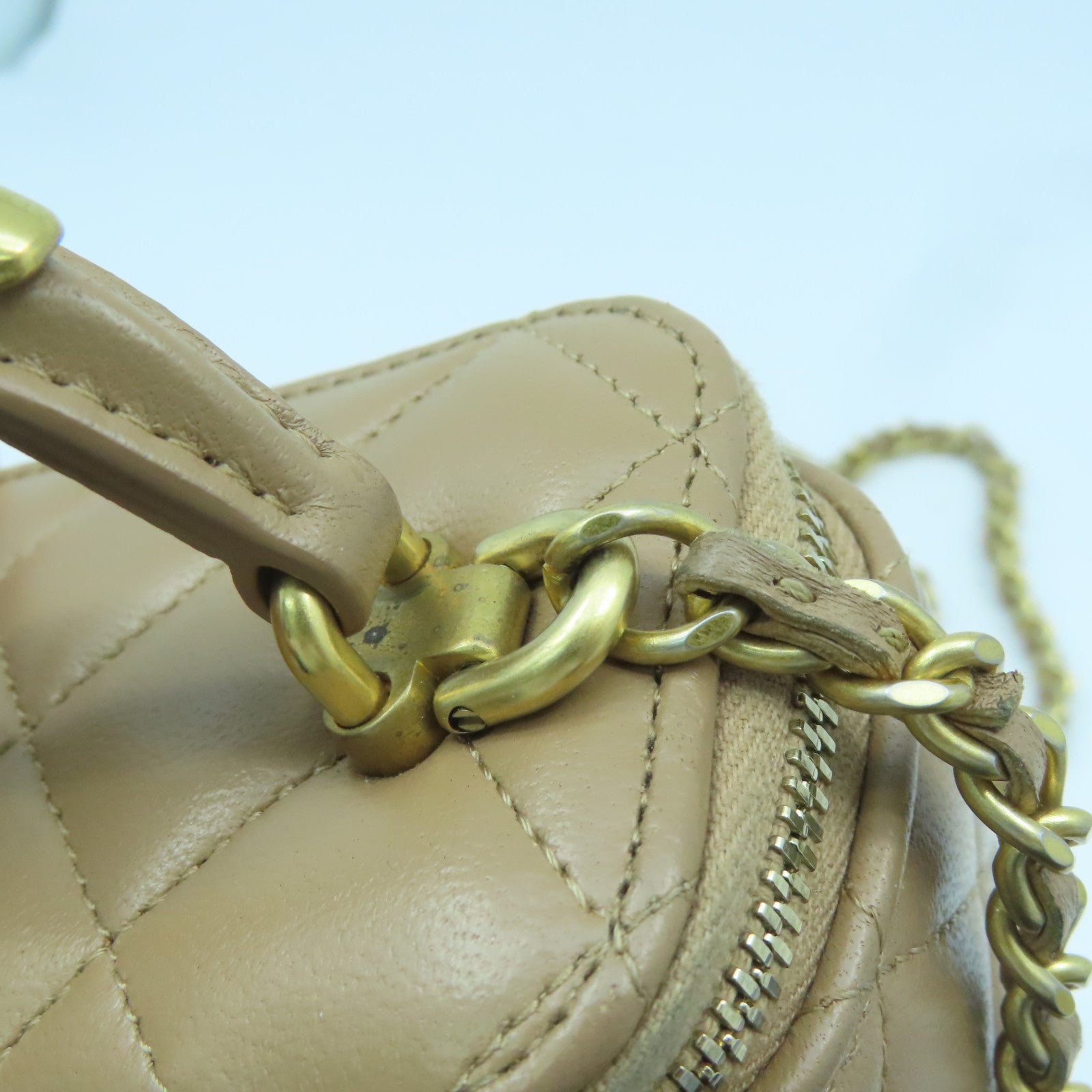 CHANEL 【激減優惠】羊皮皮革Chain Shoulder金扣鏈帶肩背袋米色