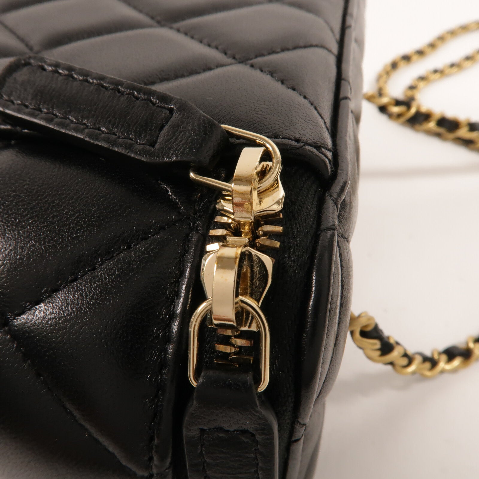 CHANEL 羊皮皮革Vanity Case Gold Ball鏈帶肩背袋
