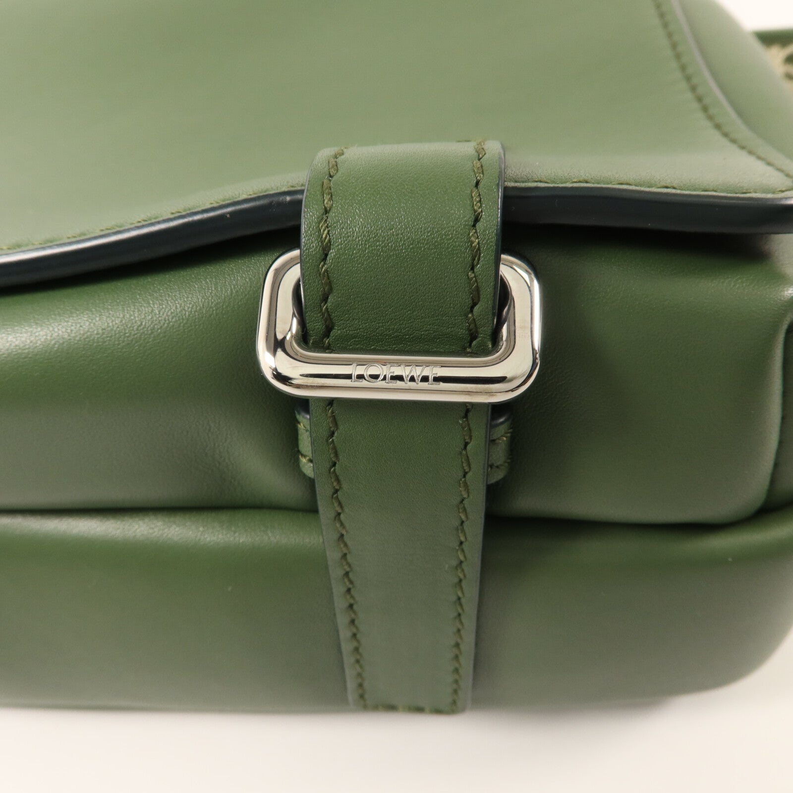 LOEWE 牛皮皮革Military XS肩背袋
