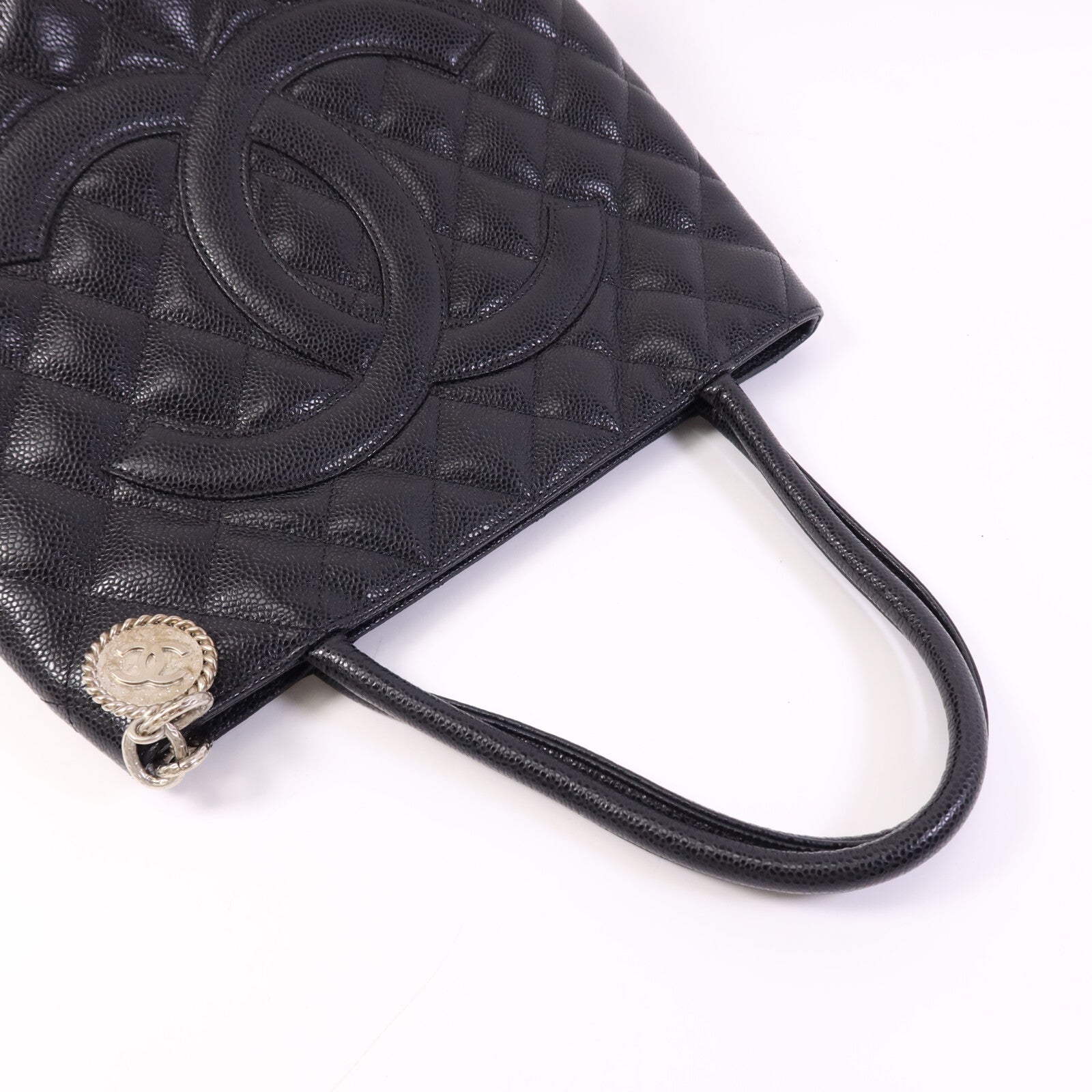 CHANEL 牛皮皮革Medallion Tote銀扣手挽袋