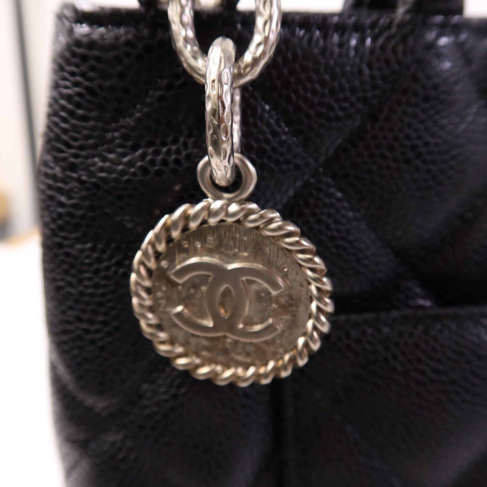 CHANEL 牛皮皮革Medallion Tote銀扣手挽袋