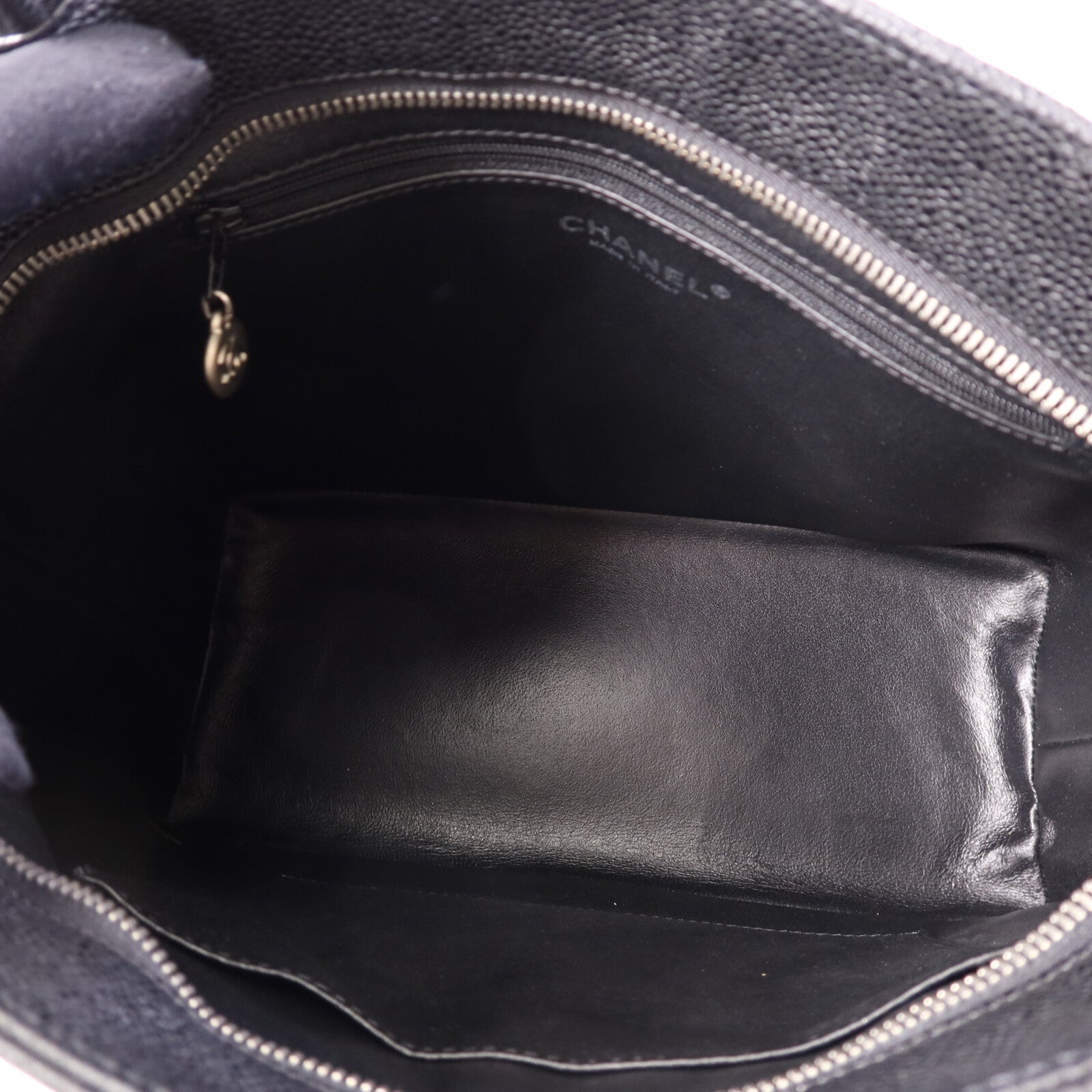 CHANEL 牛皮皮革Medallion Tote銀扣手挽袋