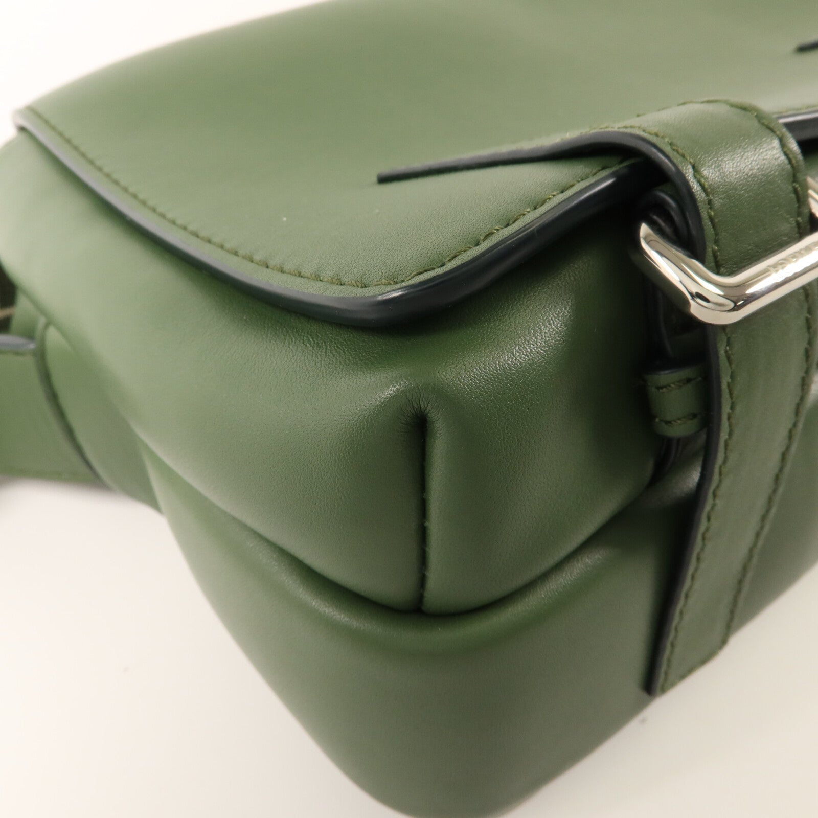 LOEWE 牛皮皮革Military XS肩背袋
