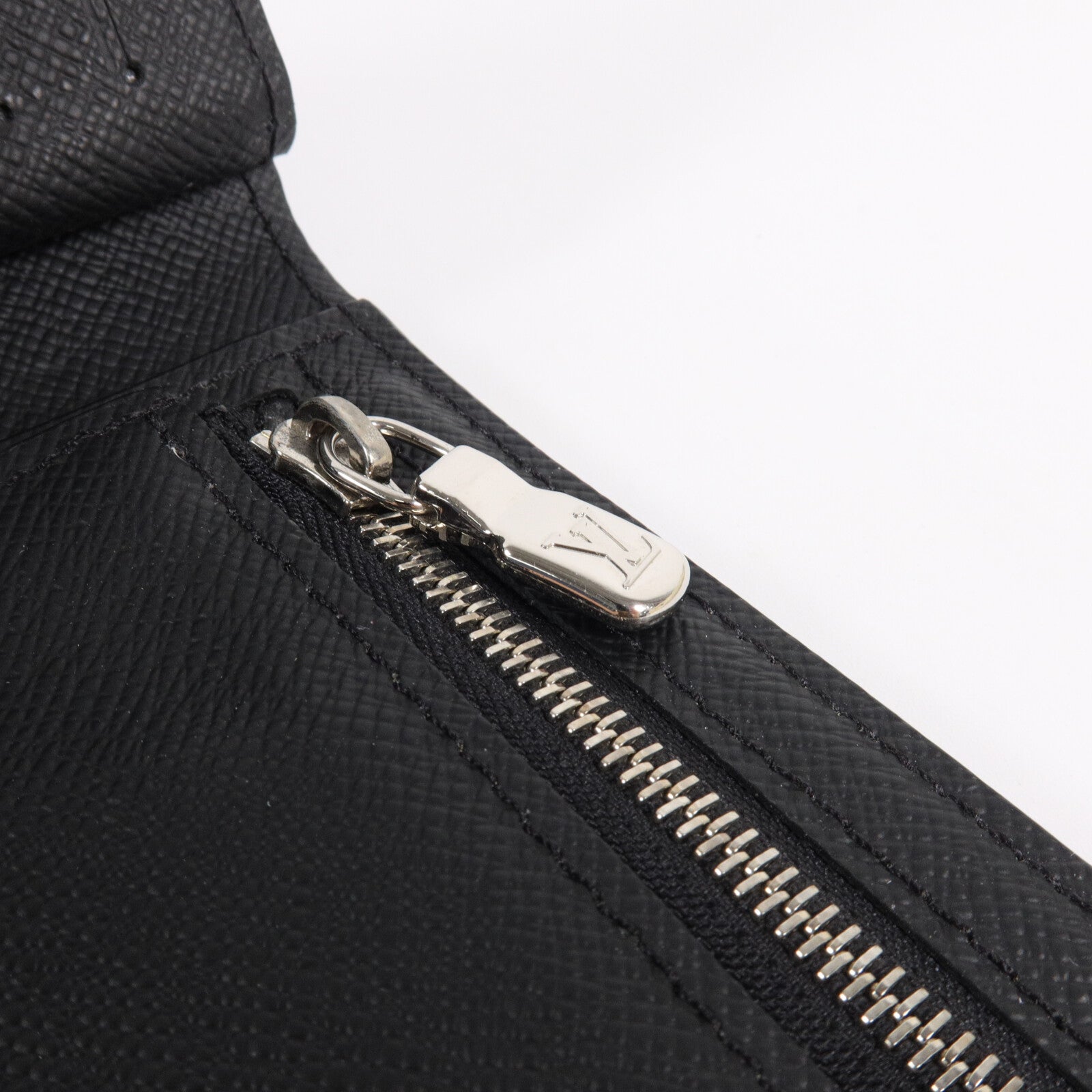 LOUIS VUITTON Taiga Amerigo Wallet錢包