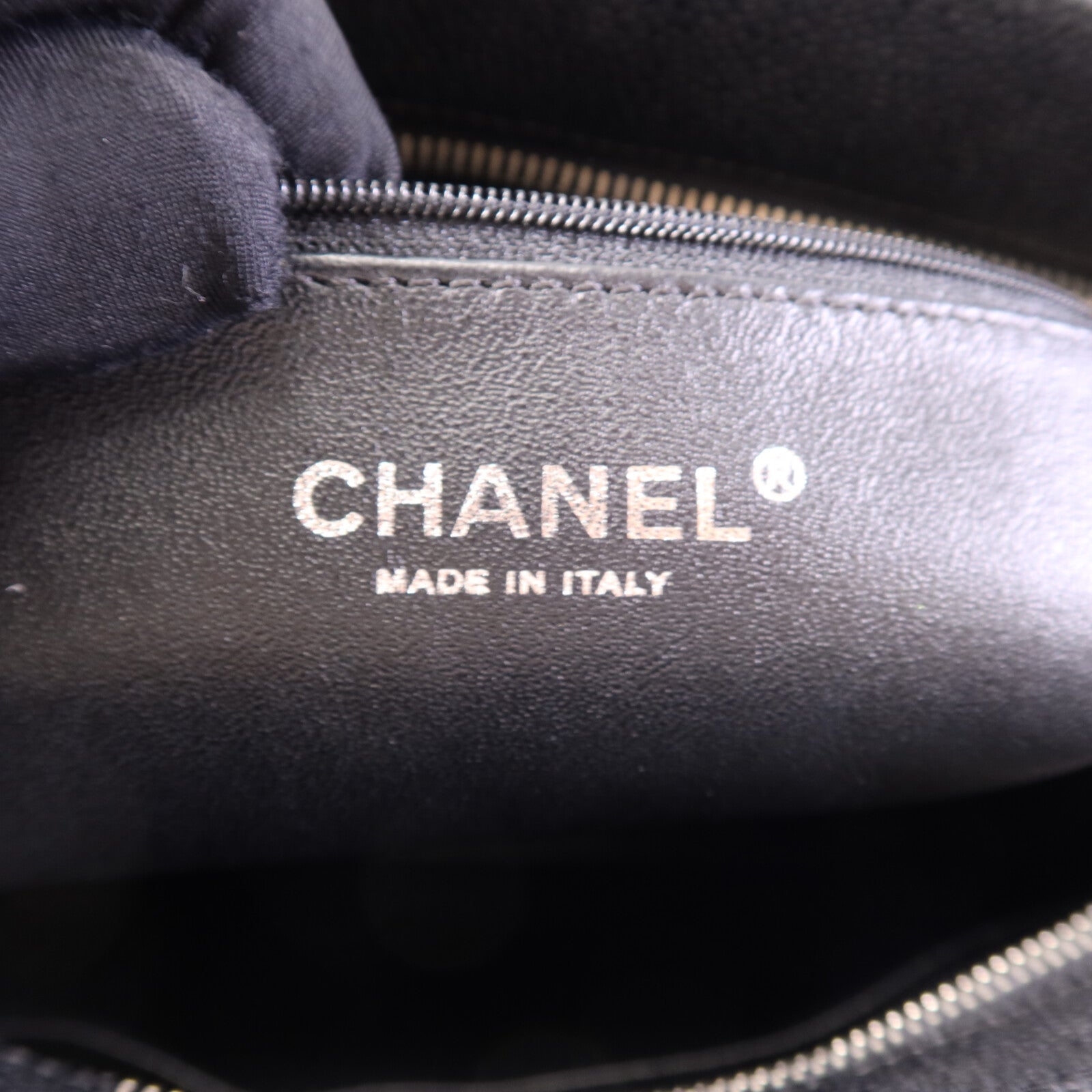 CHANEL 牛皮皮革Medallion Tote銀扣手挽袋