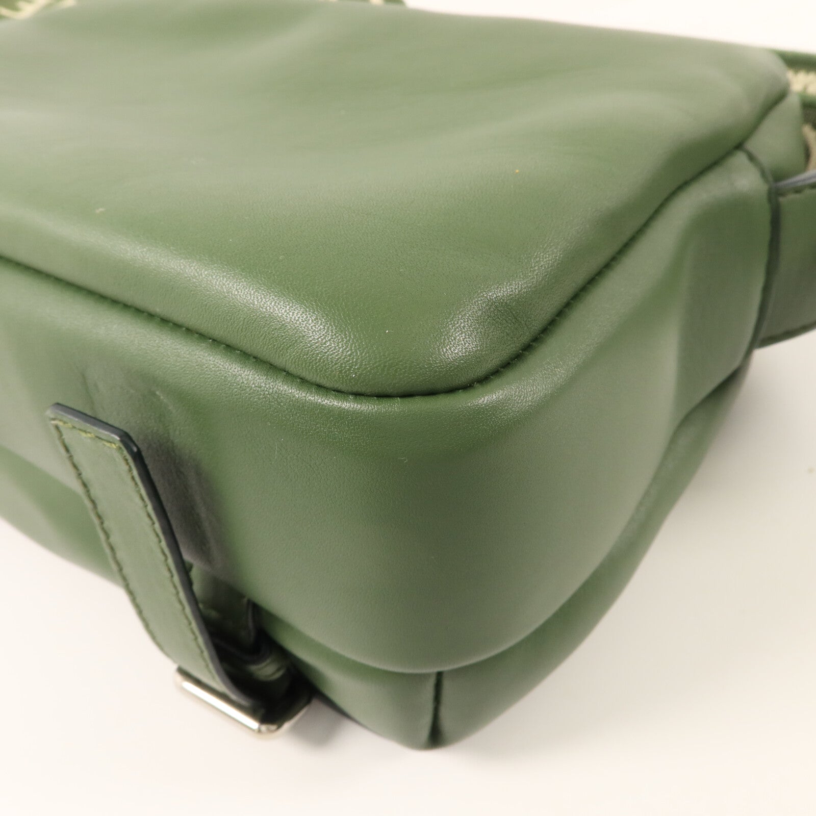 LOEWE 牛皮皮革Military XS肩背袋