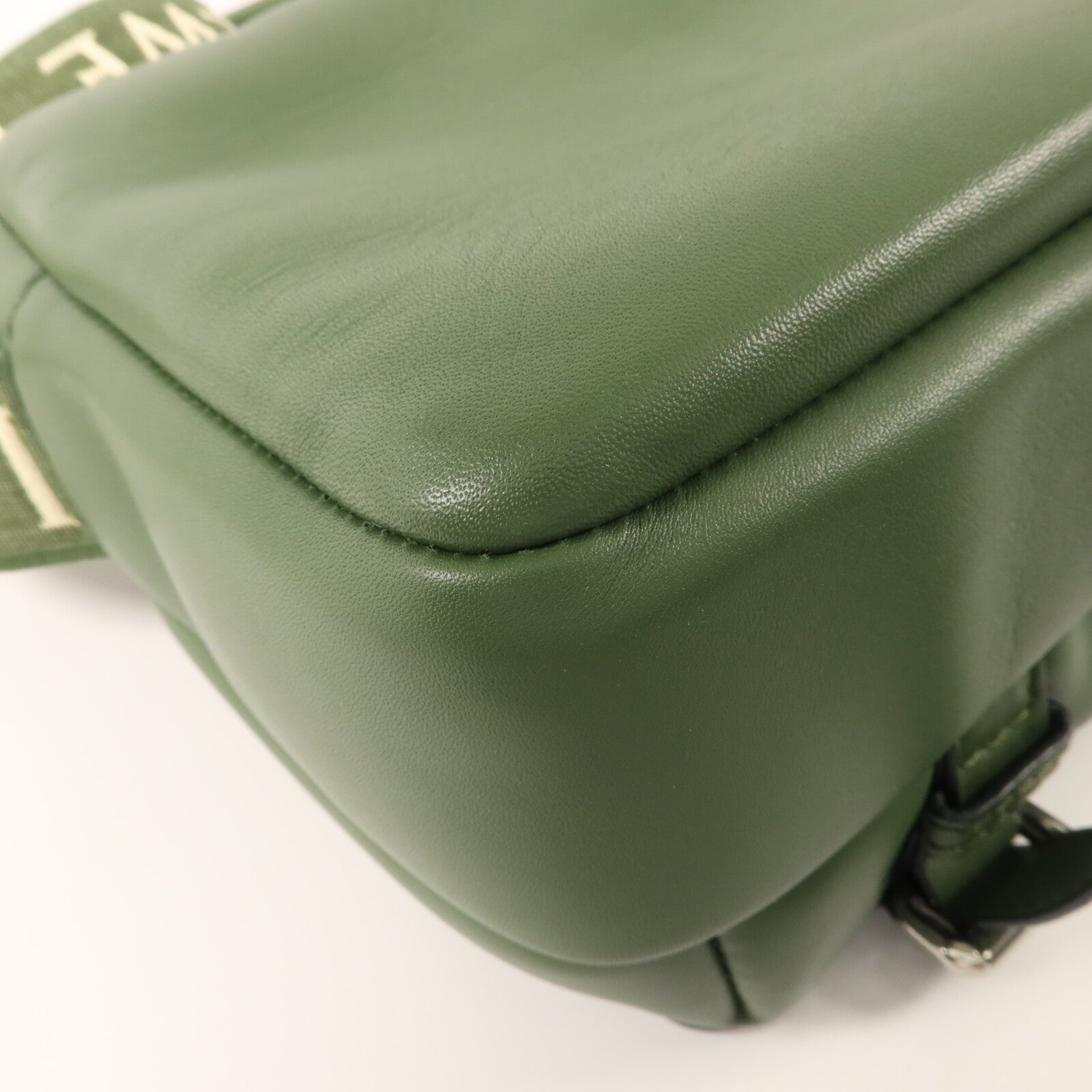 LOEWE 牛皮皮革Military XS肩背袋