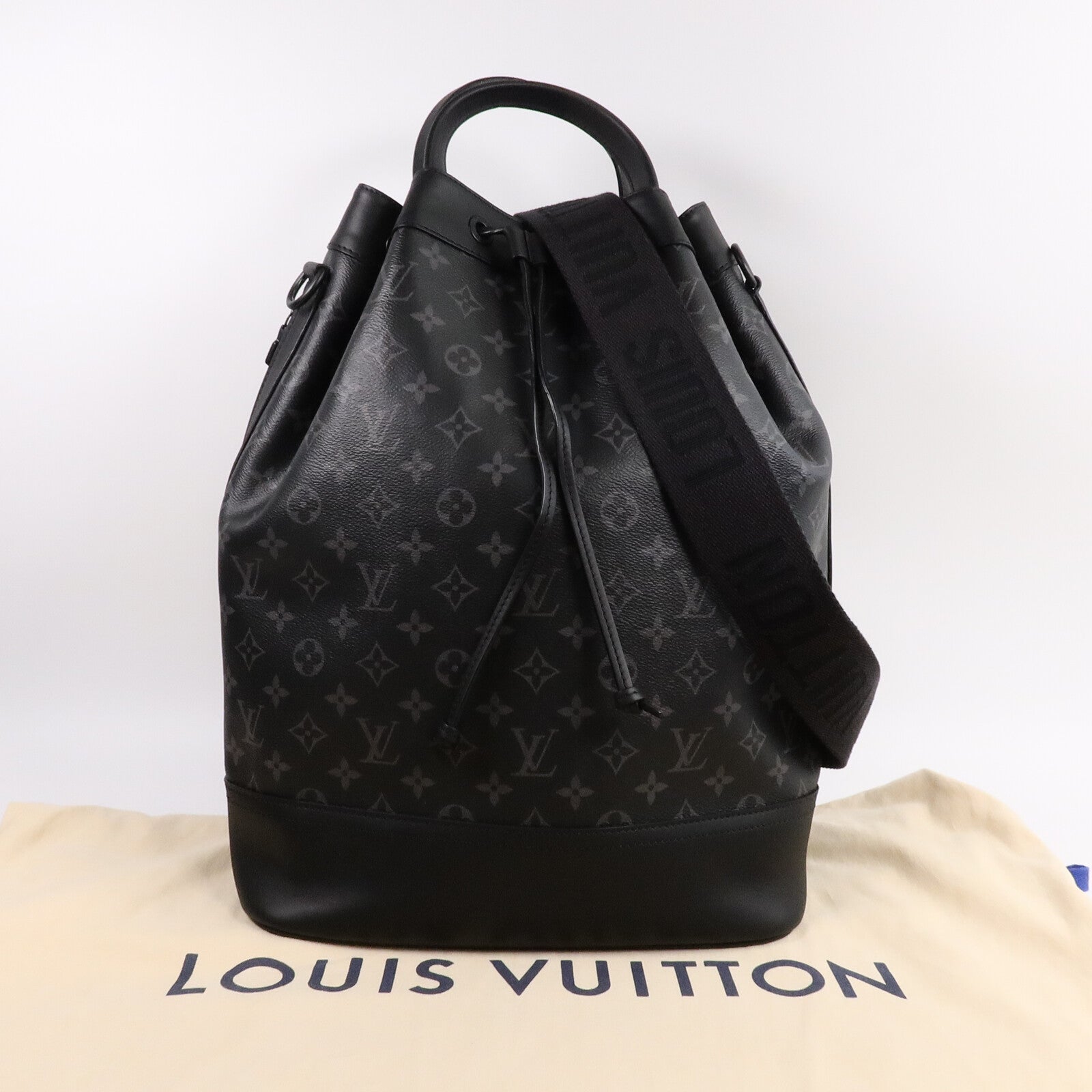 LOUIS VUITTON Monogram Eclipse Maxi Noe Sling手挽肩背兩用袋