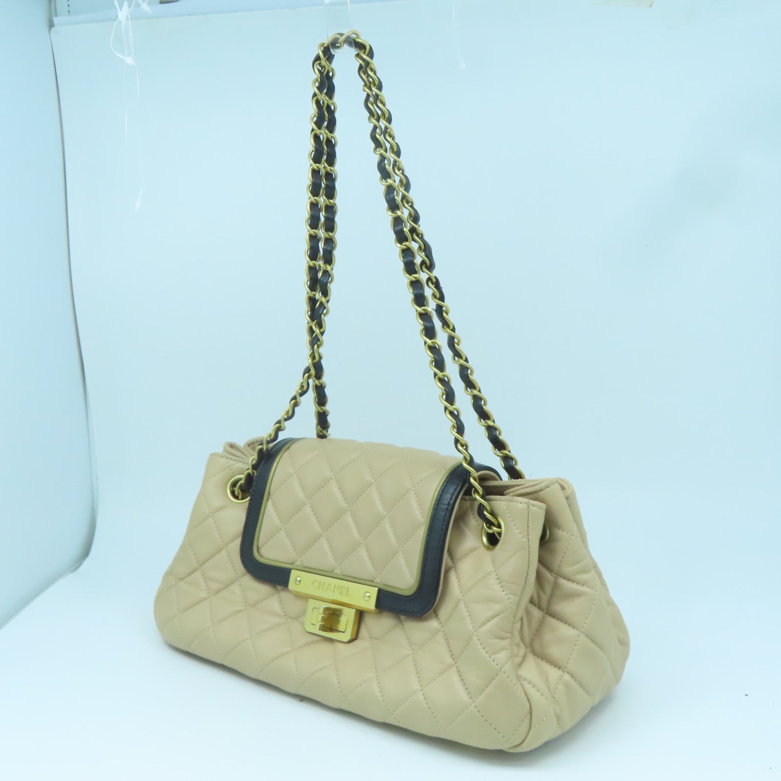 CHANEL 【清倉大減價】菱格羊皮皮革Chain Shoulder金扣鏈帶肩背袋杏色