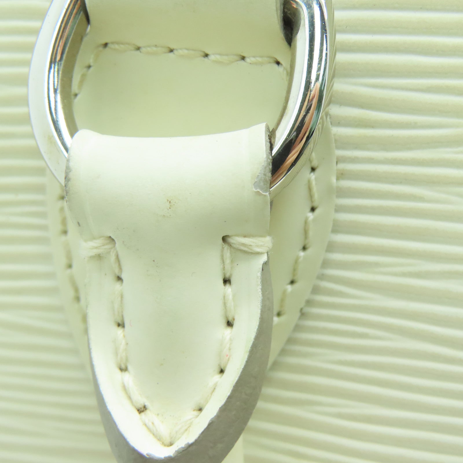 LOUIS VUITTON Epi Lockit Vertical Silver Buckle Handle Bag White