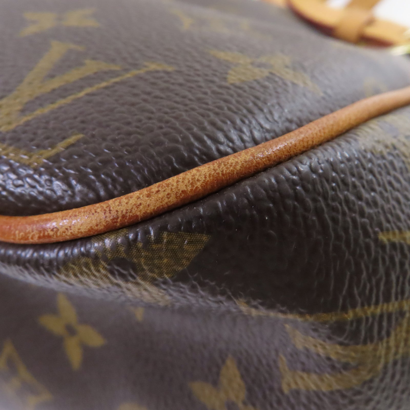 LOUIS VUITTON Monogram Batignolles Horizontal Shoulder Bag金扣肩背袋啡色
