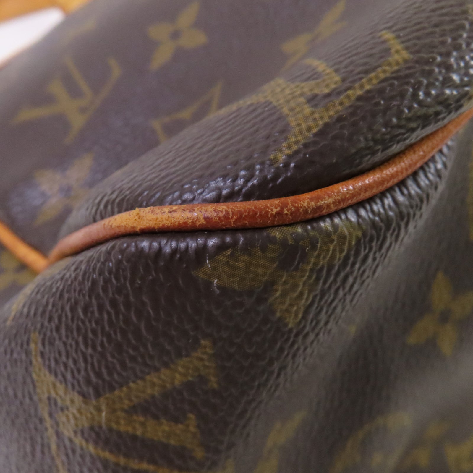 LOUIS VUITTON Monogram Batignolles Horizontal Shoulder Bag金扣肩背袋啡色