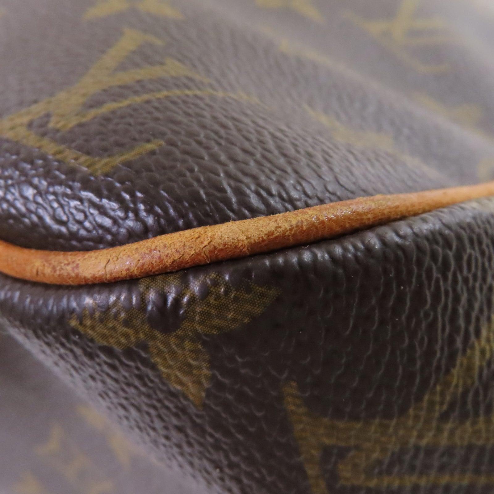 LOUIS VUITTON Monogram Batignolles Horizontal Shoulder Bag金扣肩背袋啡色