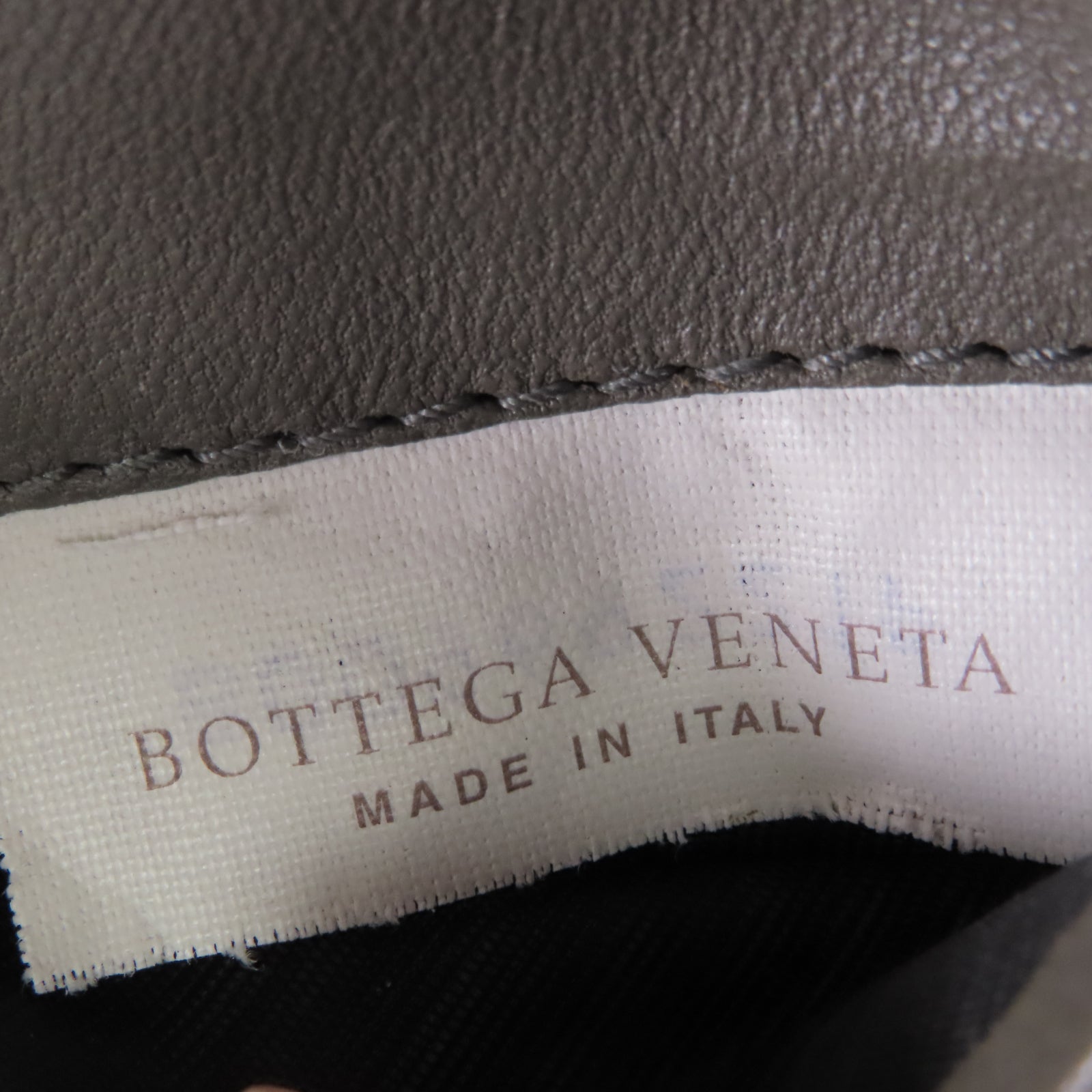 BOTTEGA VENETA 羊皮皮革Wallet銀扣錢包灰色