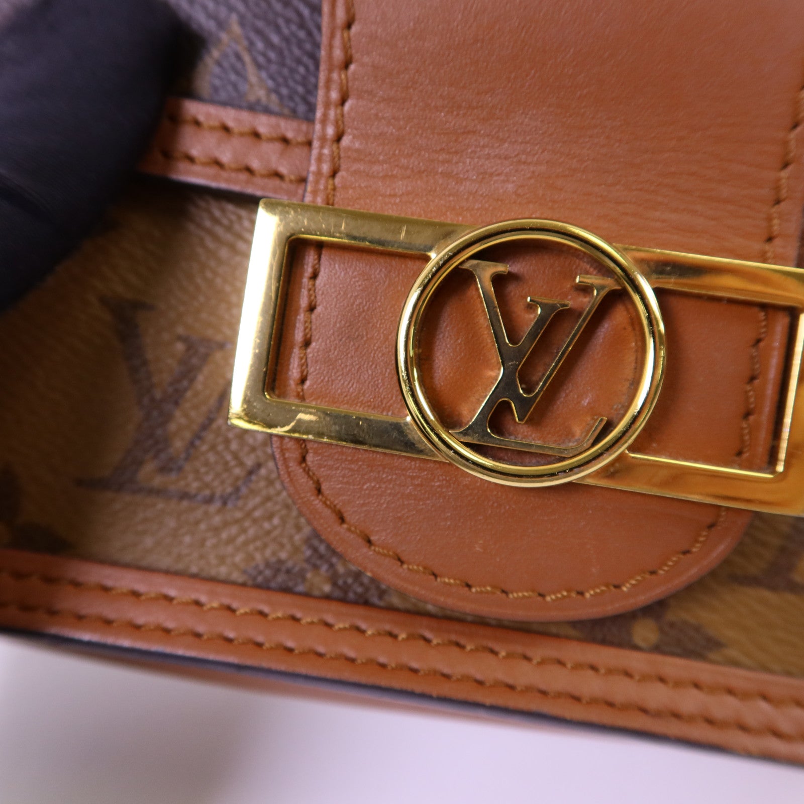 LOUIS VUITTON Monogram Reverse Dauphine金扣肩背袋
