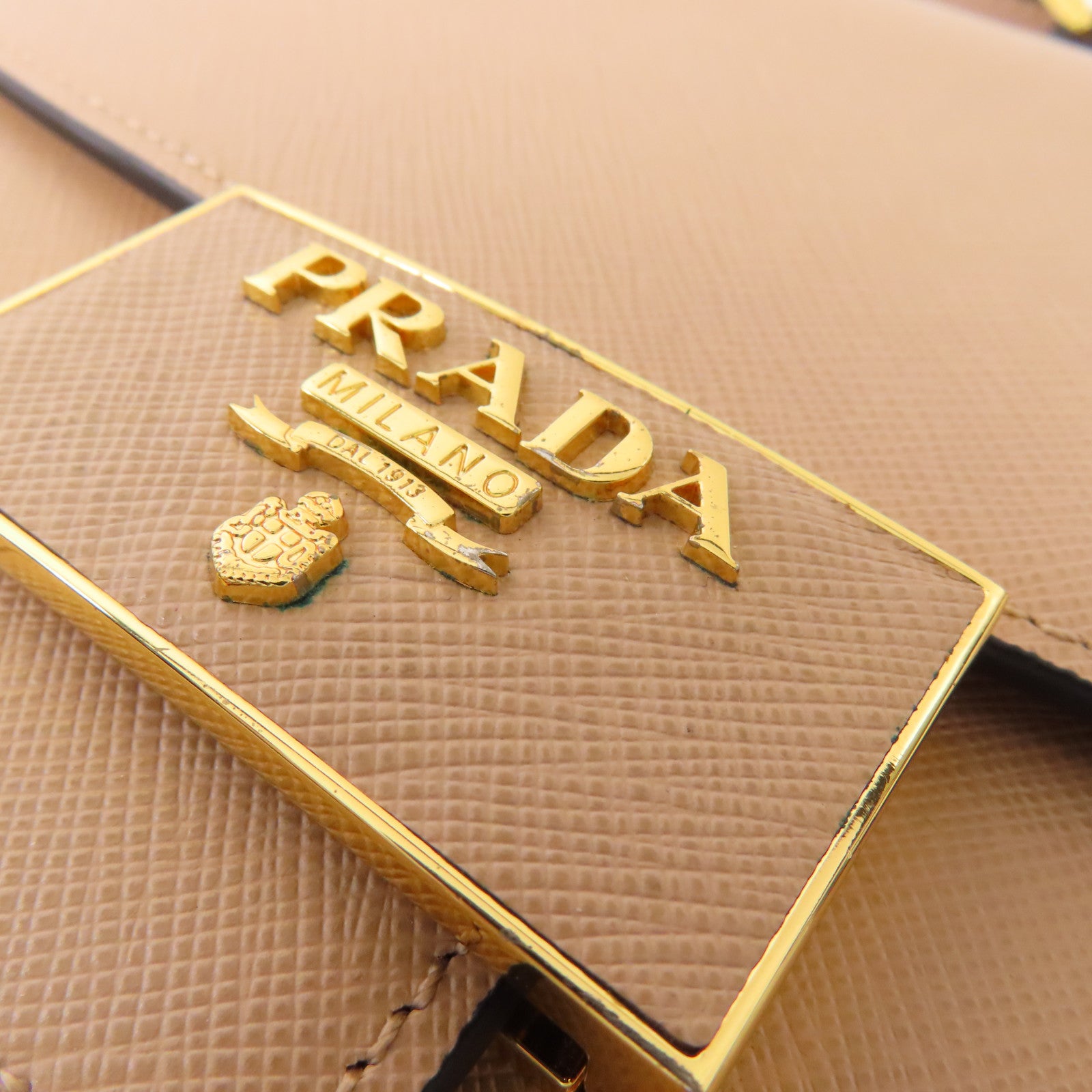 PRADA Saffiano皮革Shoulder Bag金扣肩背袋