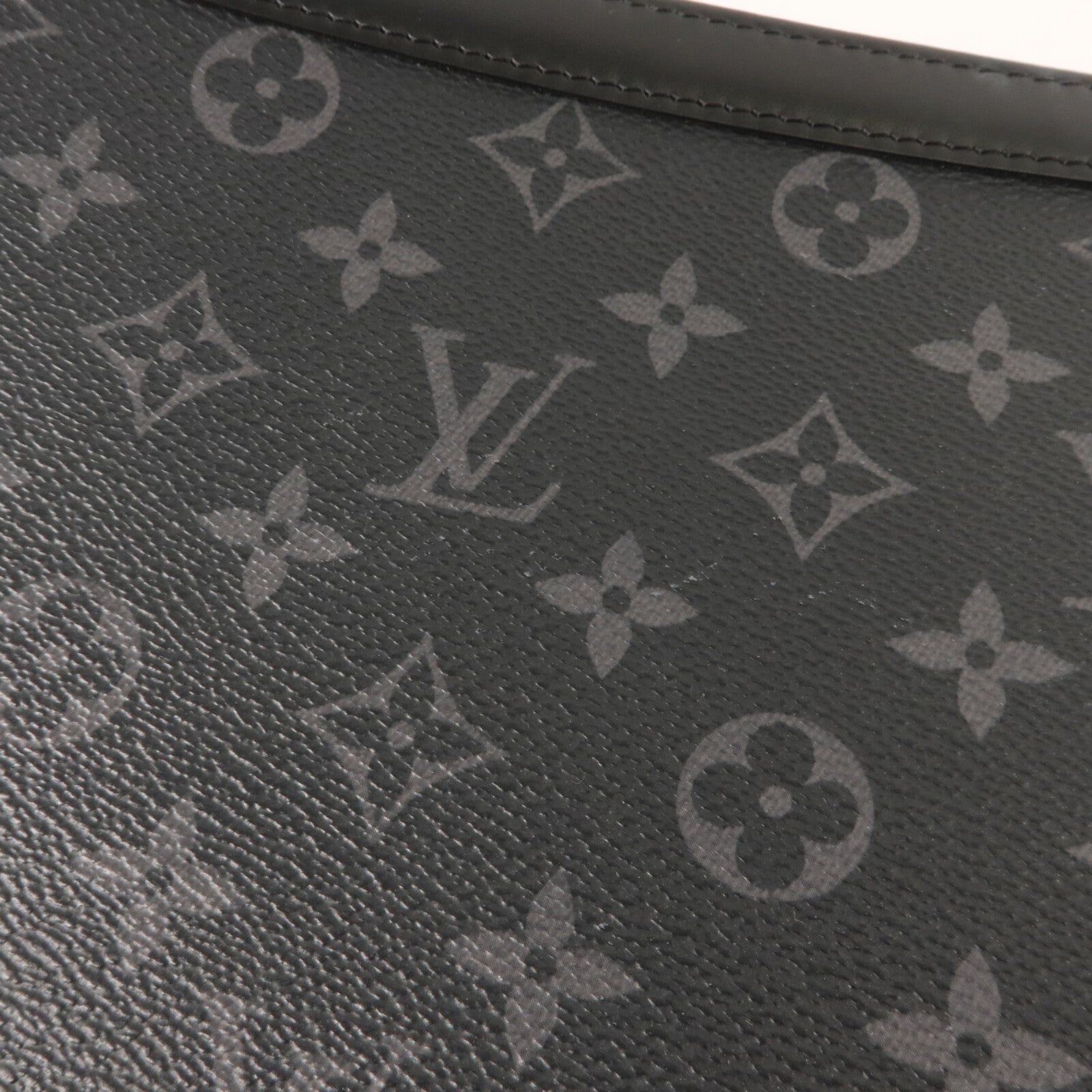 LOUIS VUITTON Monogram Eclipse Pochette Voyage MM手拿包
