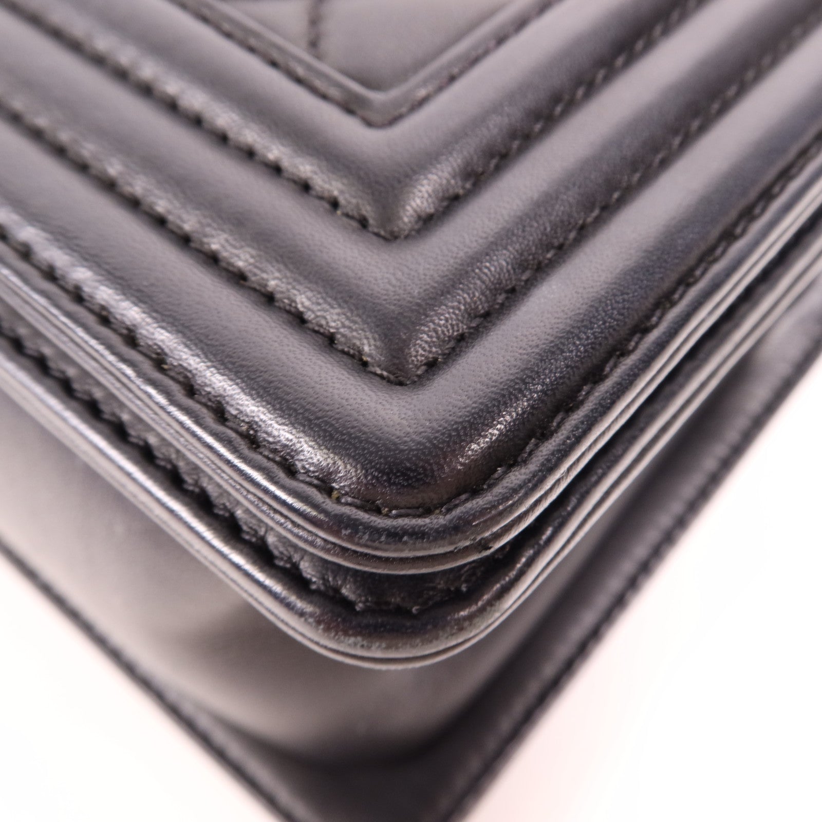 CHANEL 羊皮皮革Boy 25金扣鏈帶肩背袋