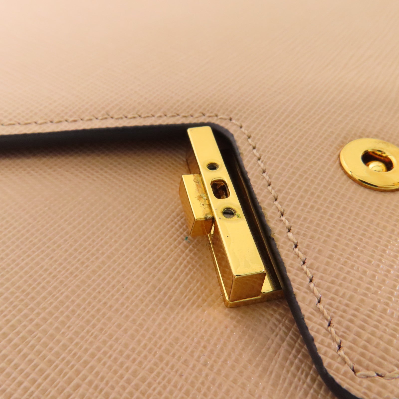 PRADA Saffiano皮革Shoulder Bag金扣肩背袋