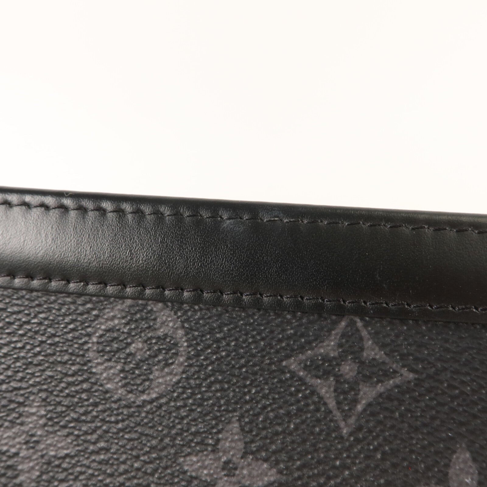 LOUIS VUITTON Monogram Eclipse Pochette Voyage MM手拿包
