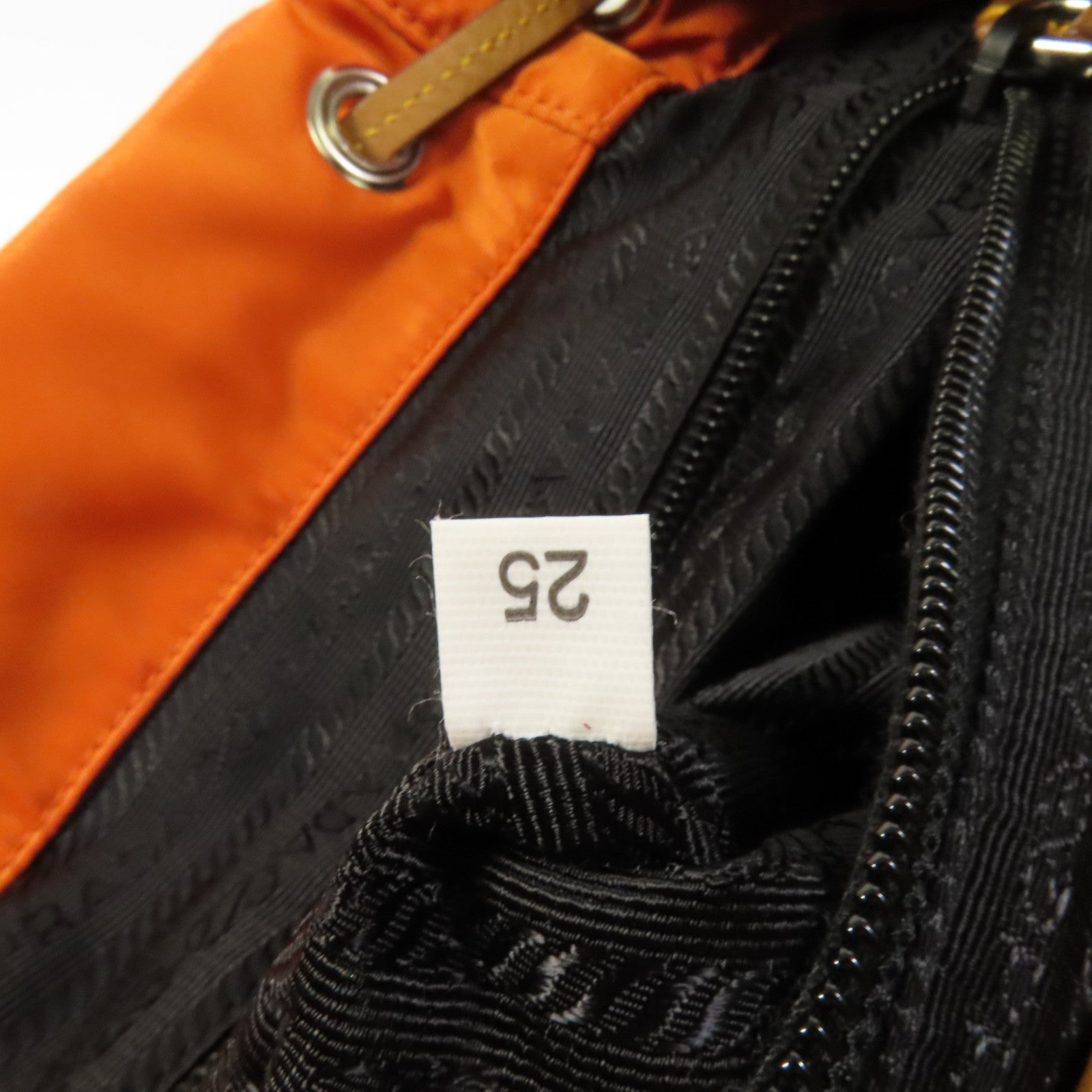 PRADA 尼龍Backpack銀扣背包