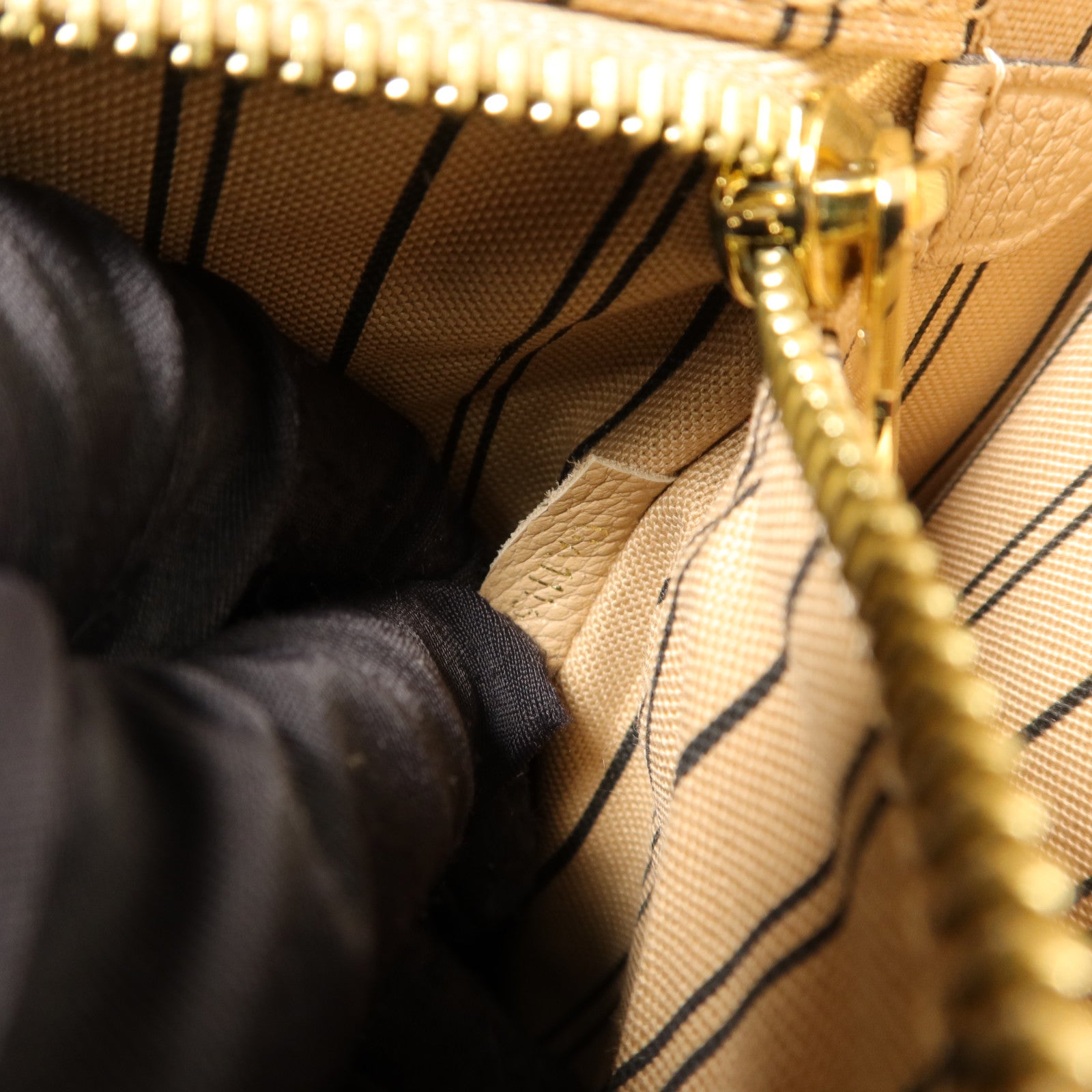 LOUIS VUITTON Monogram Empreinte Pont Neuf MM手挽肩背兩用袋