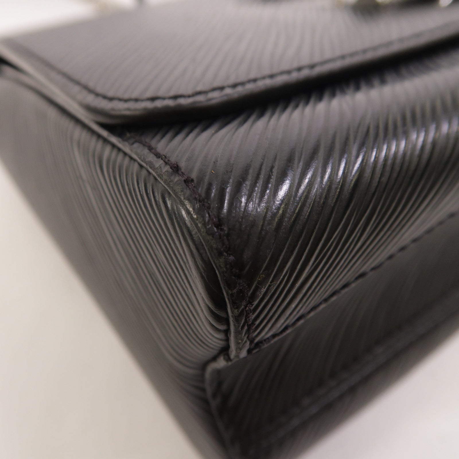 LOUIS VUITTON Epi Twist MM鏈帶肩背袋
