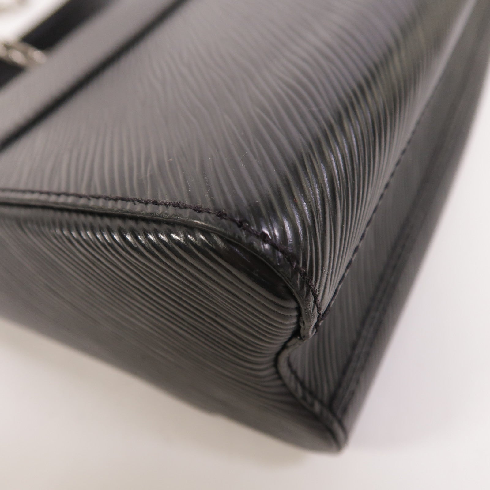 LOUIS VUITTON Epi Twist MM鏈帶肩背袋