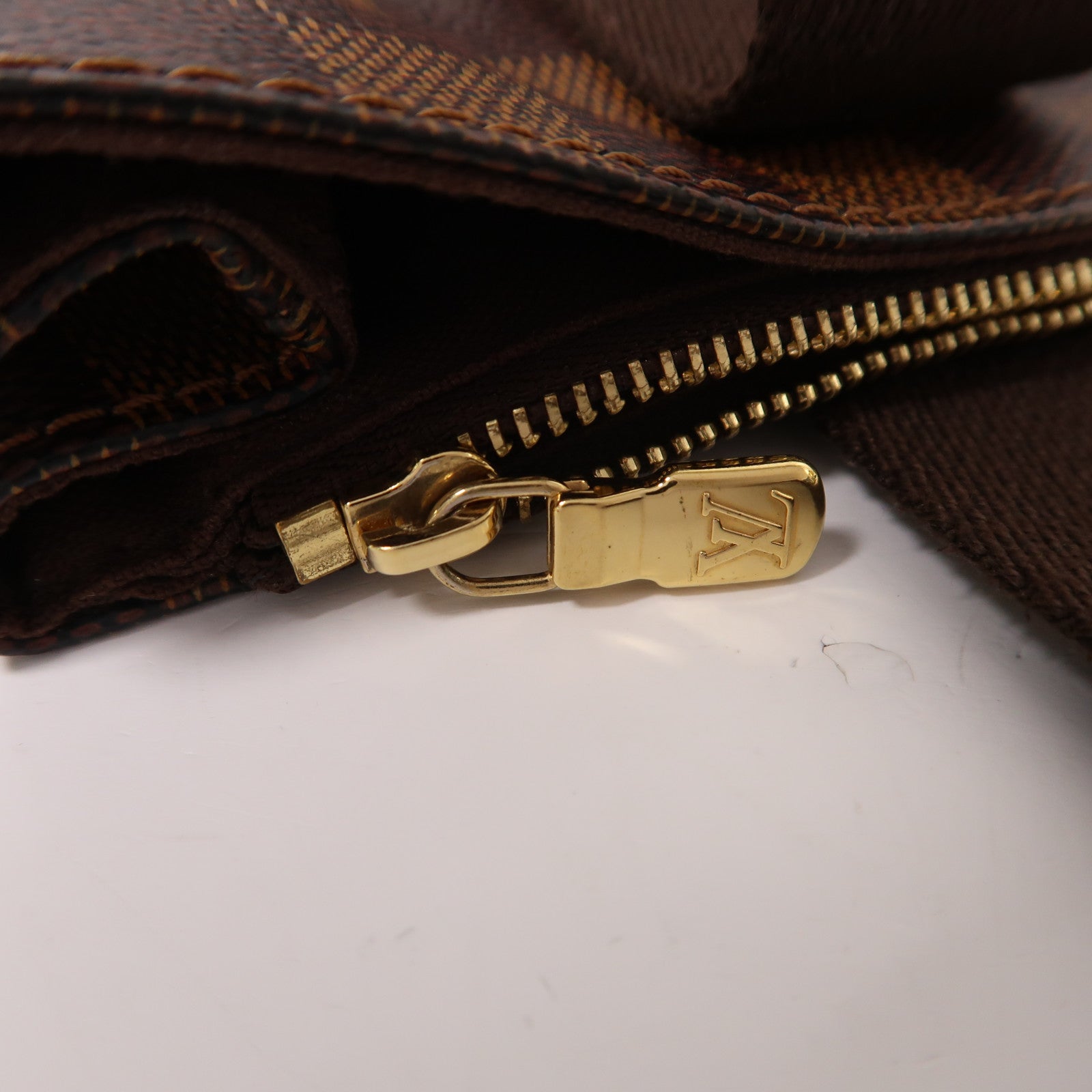 LOUIS VUITTON Damier Beaubourg金扣肩背袋棕色