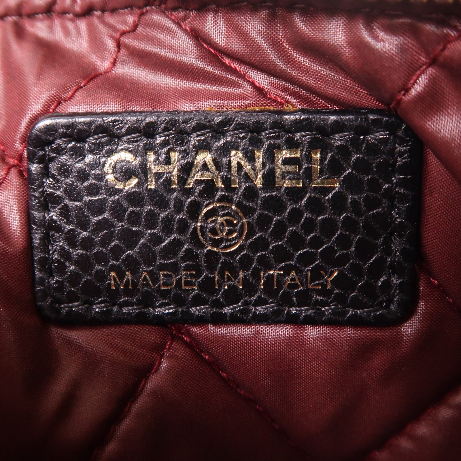 CHANEL 牛皮皮革Pouch金扣手拿包