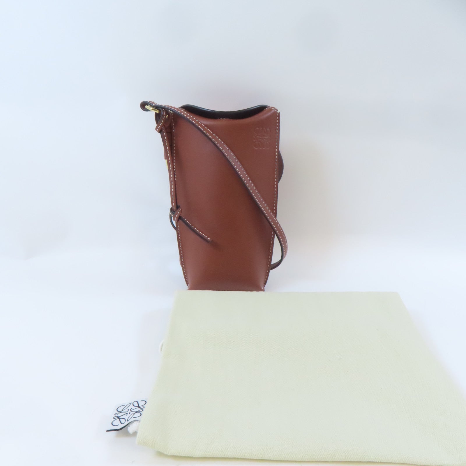 LOEWE 【激減優惠】牛皮皮革Gate Pocket Phone Bag金扣肩背袋啡色