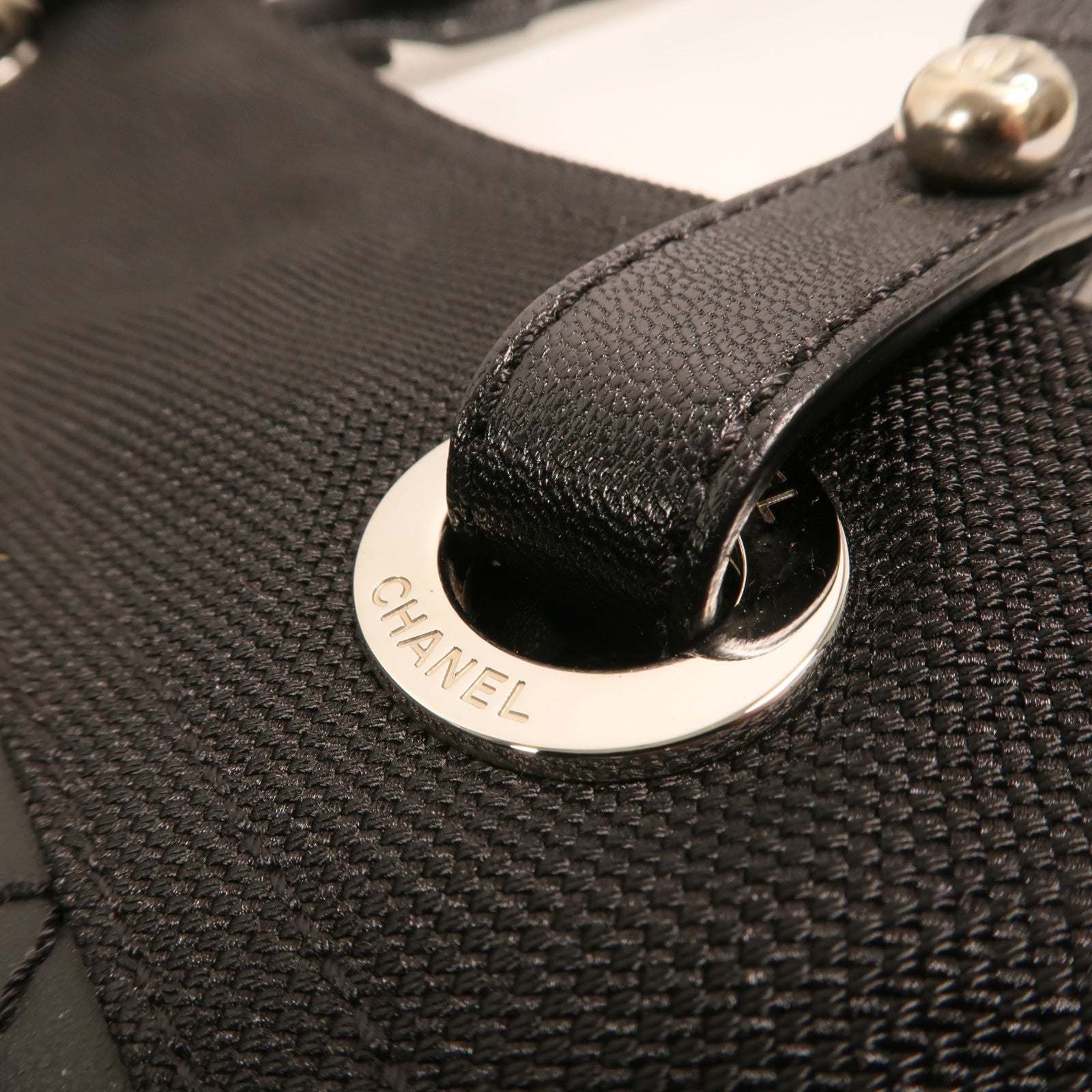 CHANEL 塗層帆布/尼龍Biarritz MM銀扣手挽袋