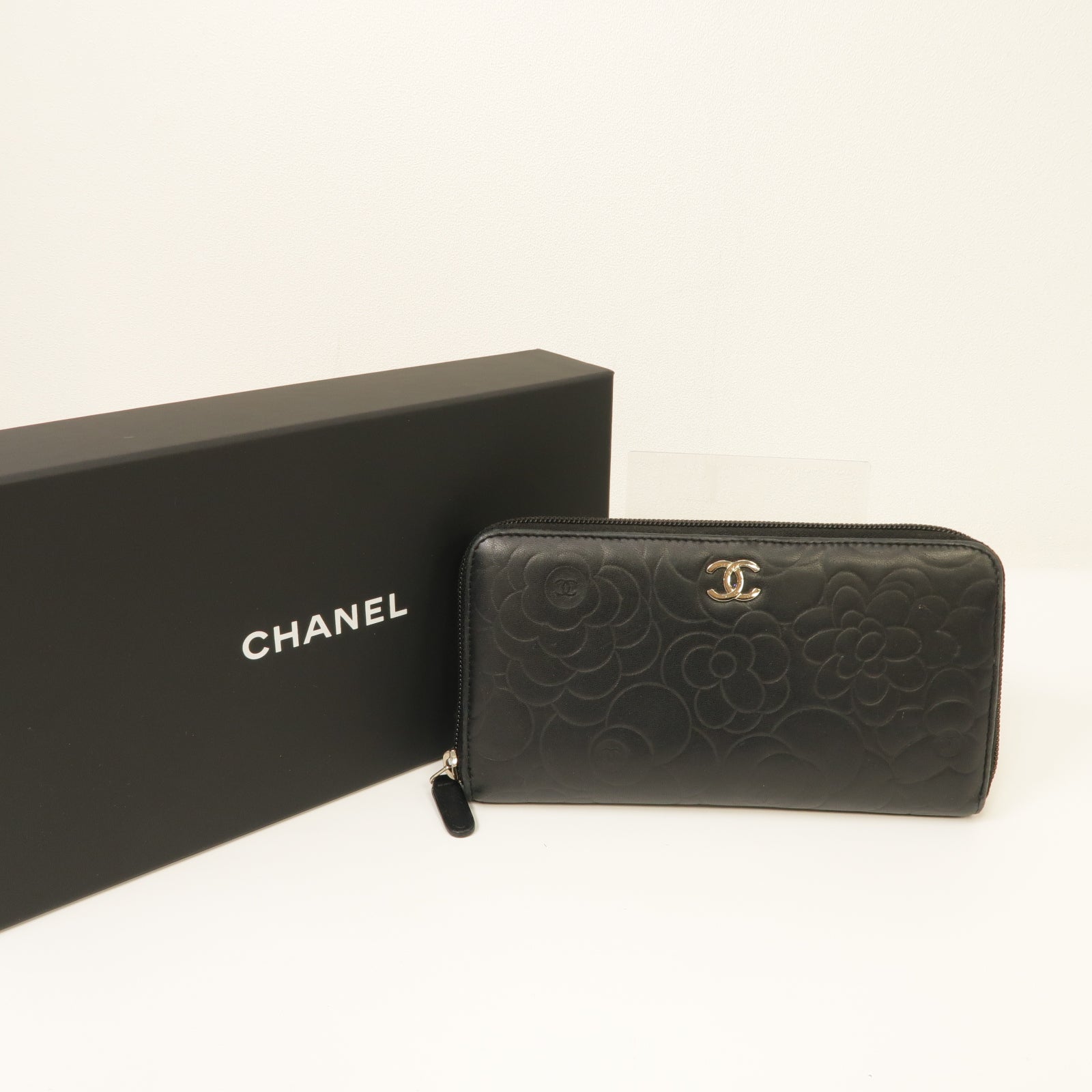 CHANEL 【激減優惠】羊皮皮革Zipped Long Wallet銀扣長錢包銀色