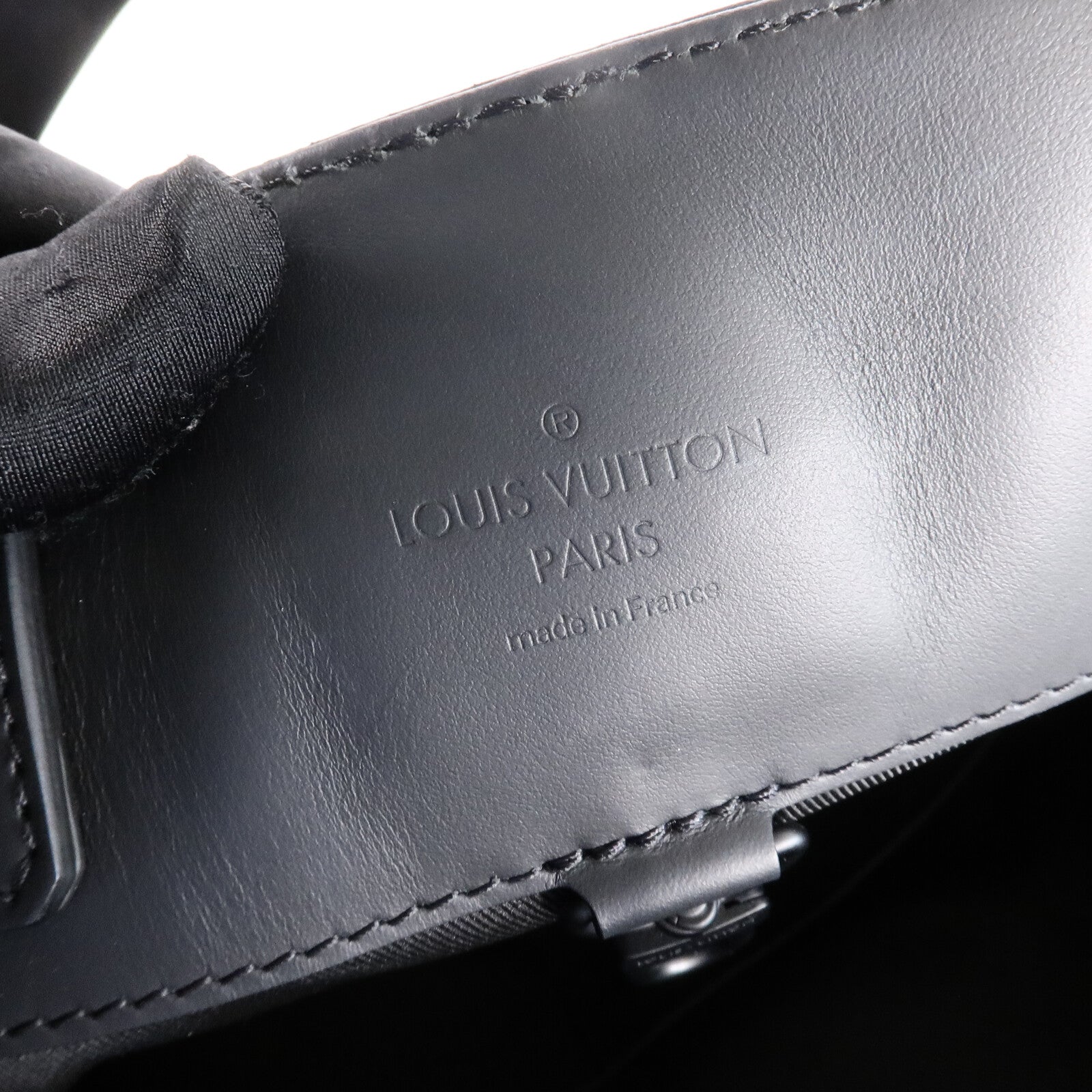 LOUIS VUITTON Monogram Eclipse Maxi Noe Sling手挽肩背兩用袋