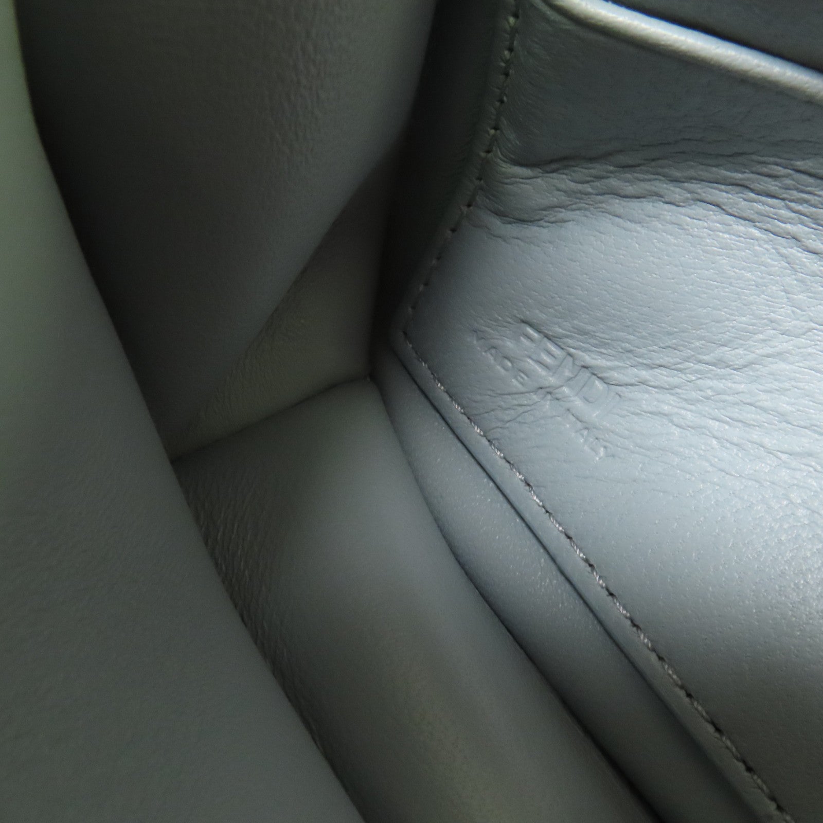 FENDI 牛皮皮革Shoulder Bag金扣肩背袋