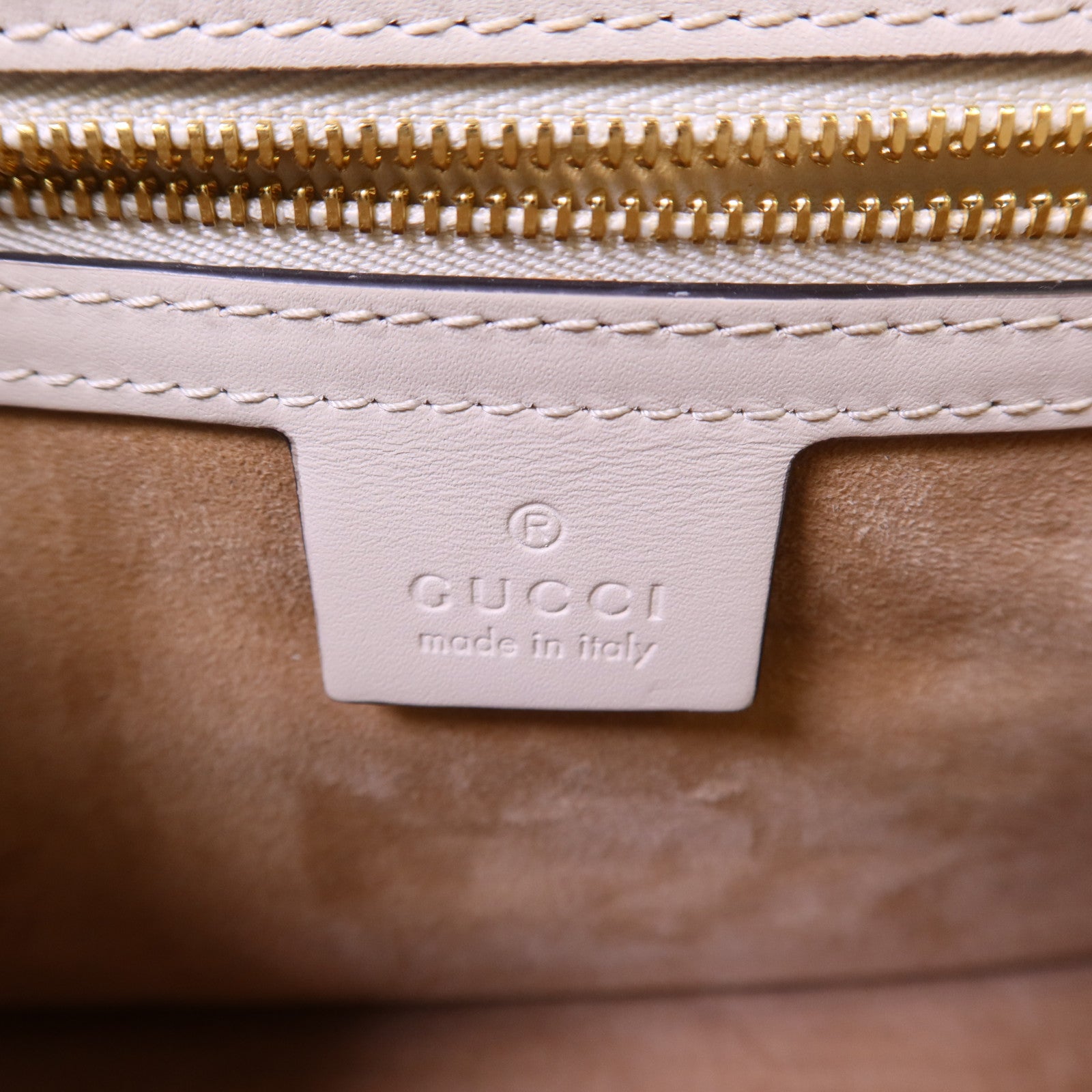 GUCCI 牛皮皮革Sylvie金扣肩背袋