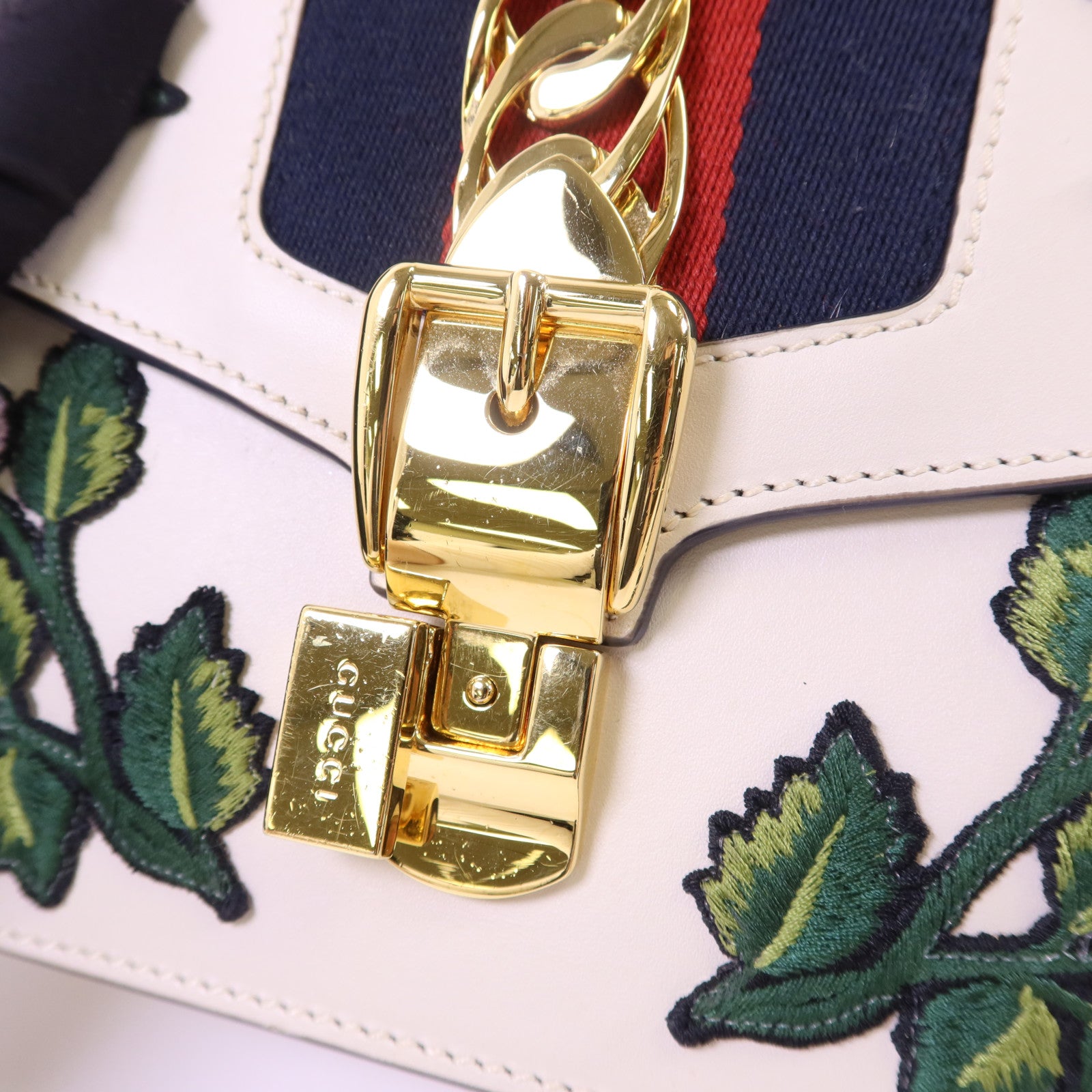 GUCCI 牛皮皮革Sylvie金扣肩背袋