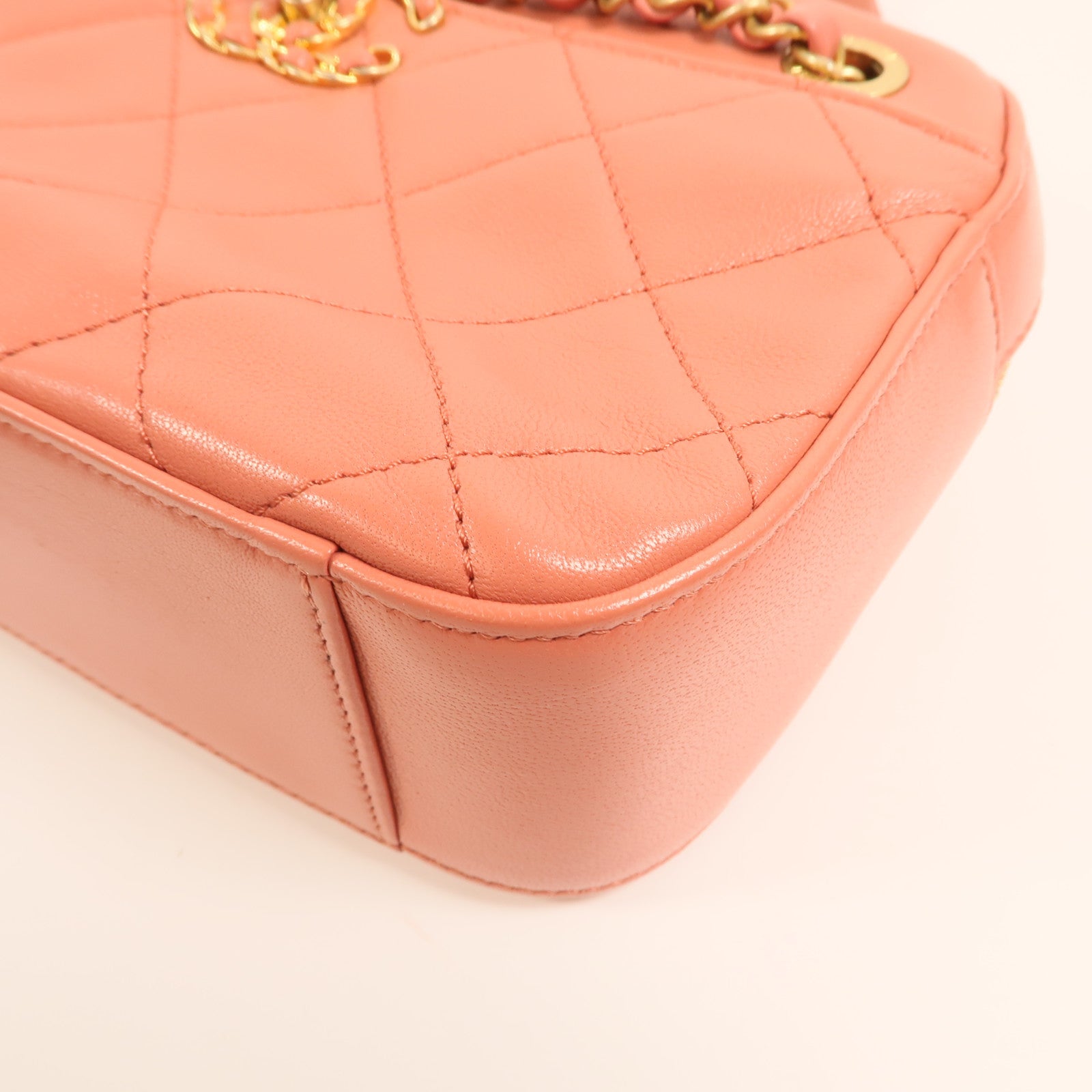 CHANEL 羊皮皮革19 Camera Bag金扣鏈帶肩背袋