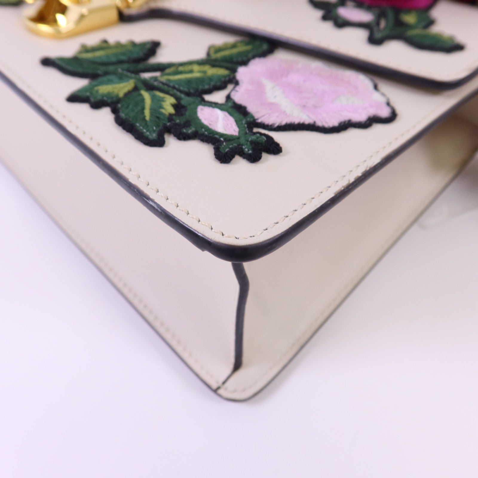 GUCCI 牛皮皮革Sylvie金扣肩背袋