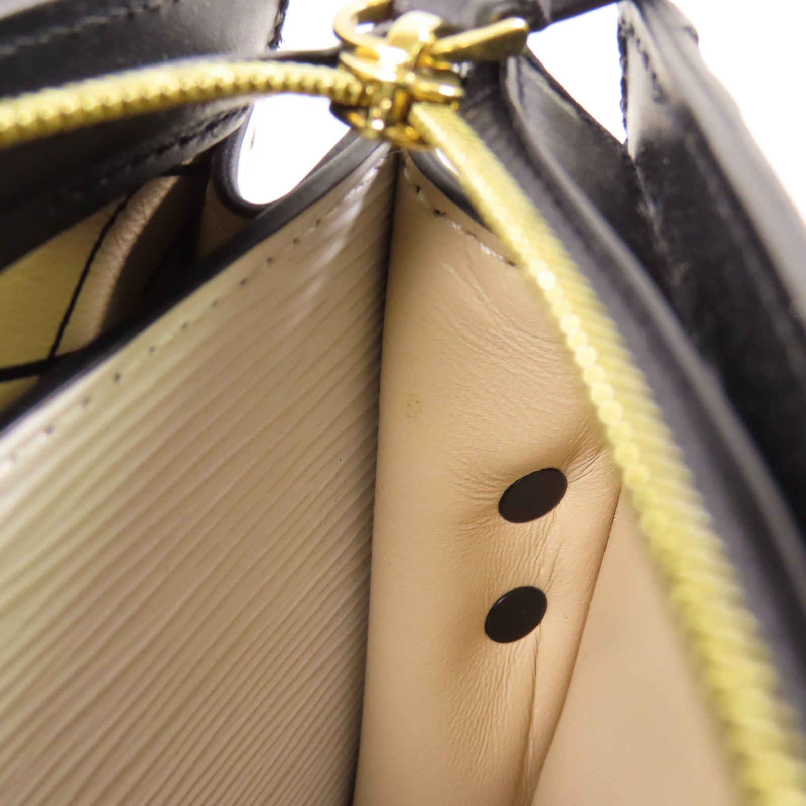 LOUIS VUITTON Epi Trunk Clutch金扣肩背袋