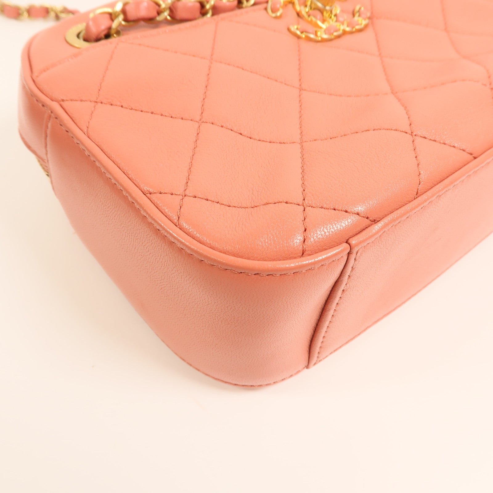 CHANEL 羊皮皮革19 Camera Bag金扣鏈帶肩背袋