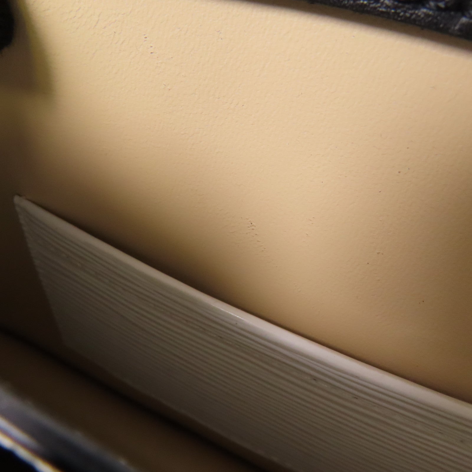 LOUIS VUITTON Epi Trunk Clutch金扣肩背袋