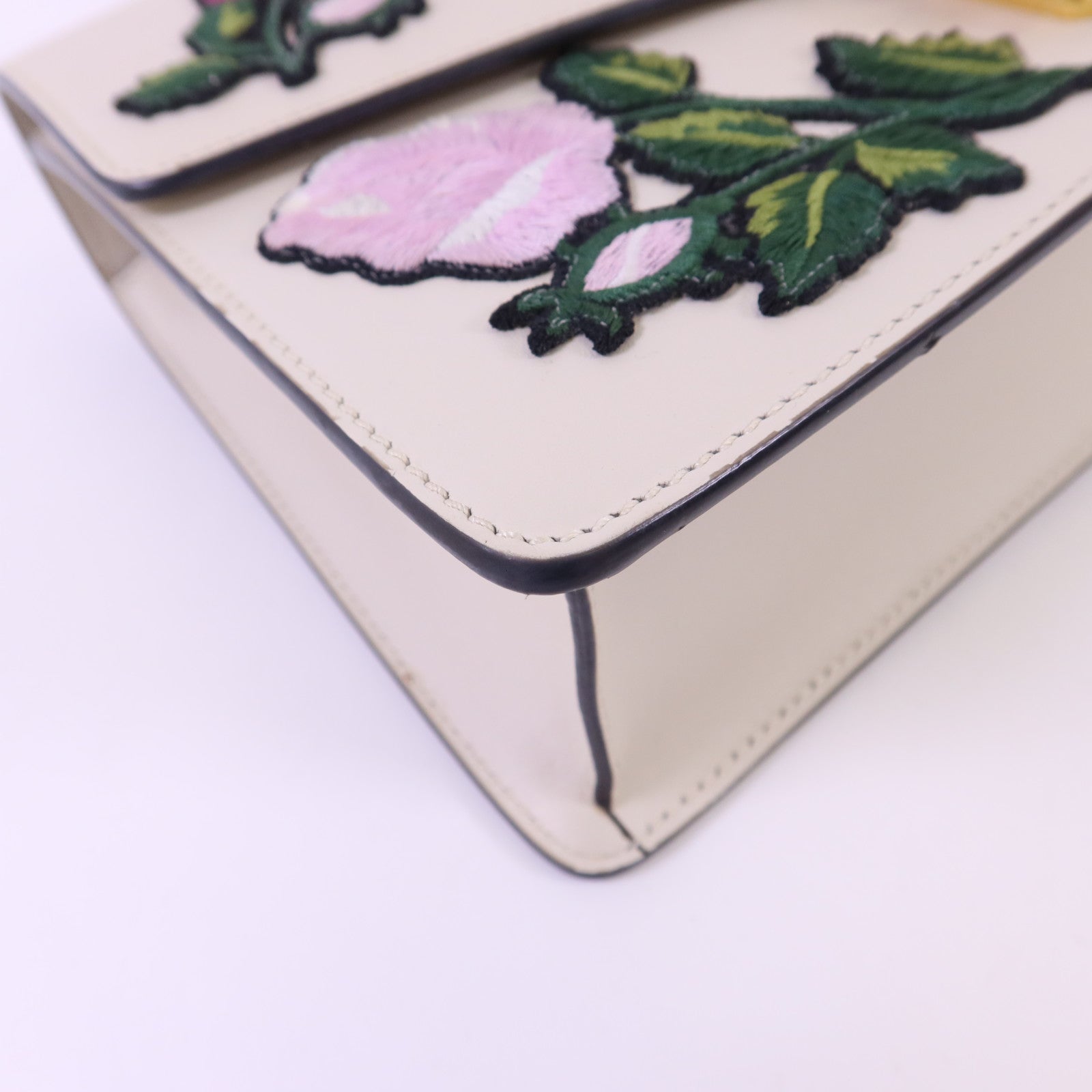 GUCCI 牛皮皮革Sylvie金扣肩背袋