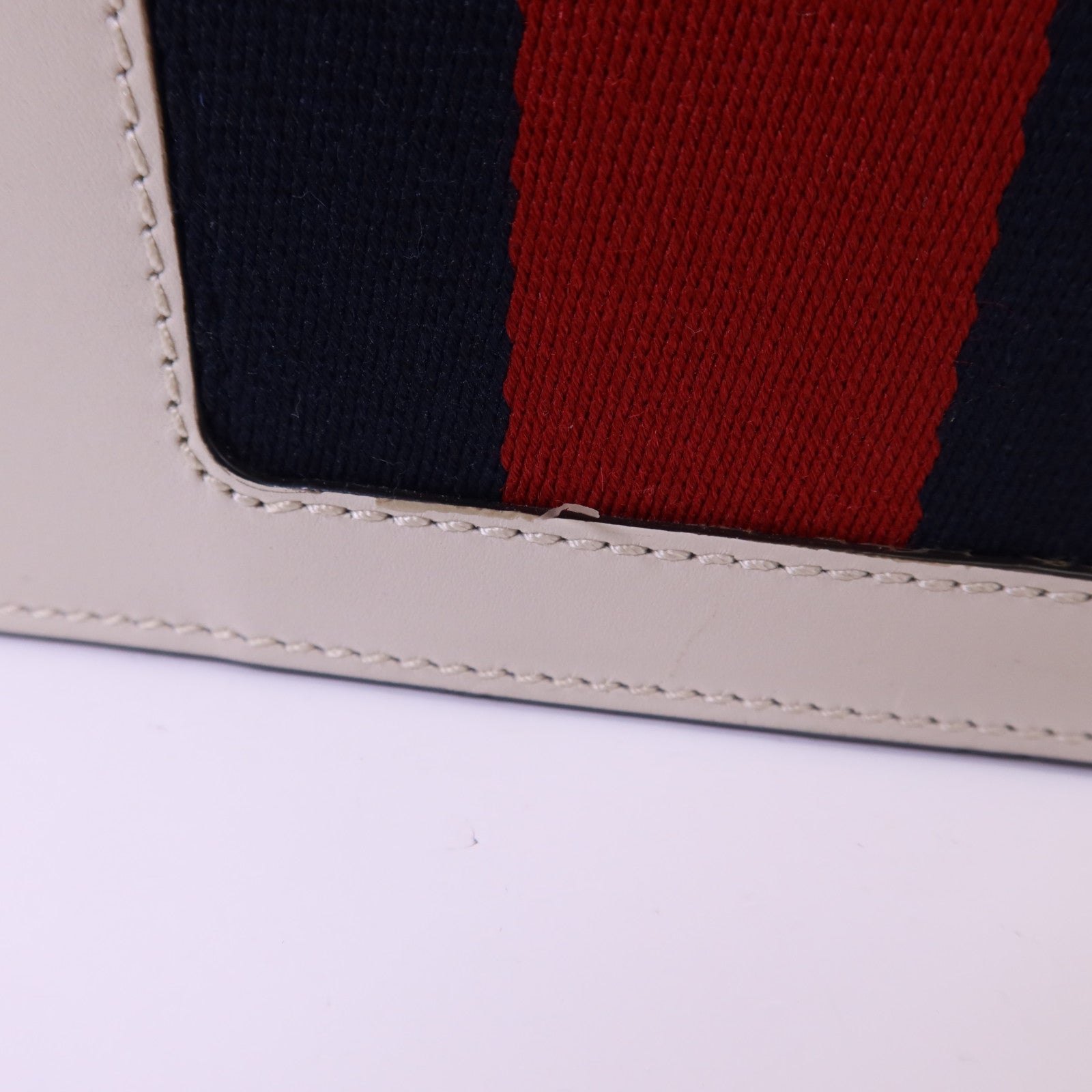 GUCCI 牛皮皮革Sylvie金扣肩背袋