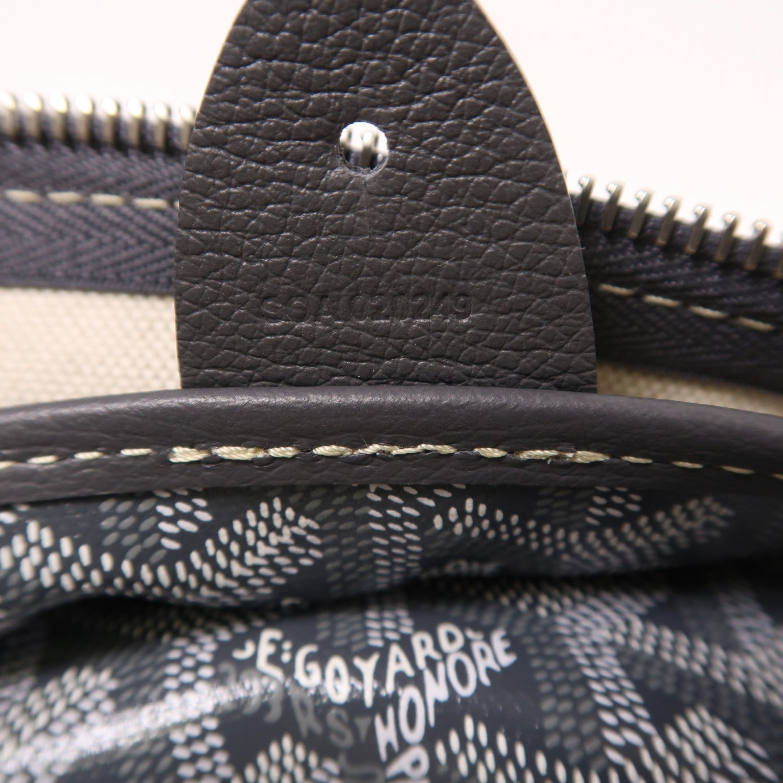 GOYARD 塗層帆布Artois MM銀扣肩背袋