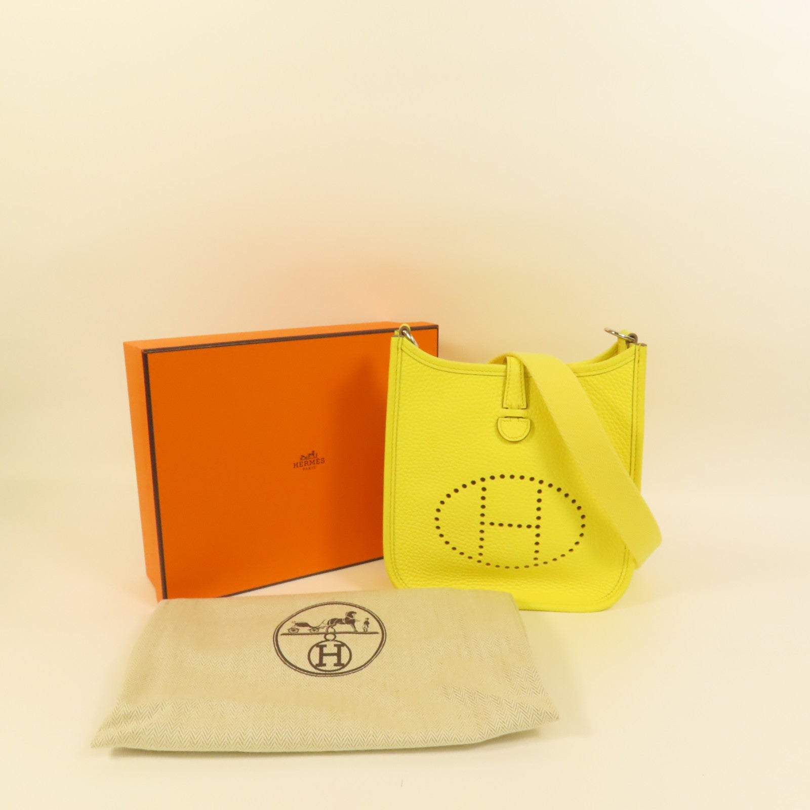 HERMES Clemence皮革Evelyne TPM銀扣肩背袋Limoncello