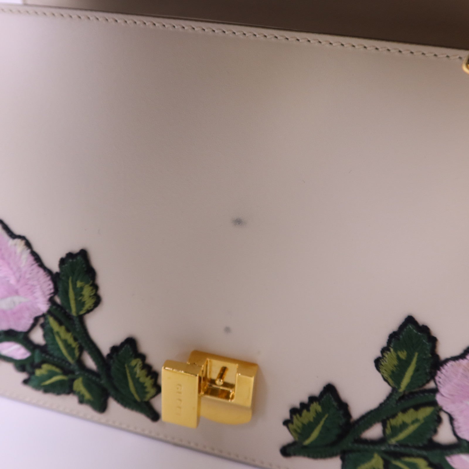 GUCCI 牛皮皮革Sylvie金扣肩背袋